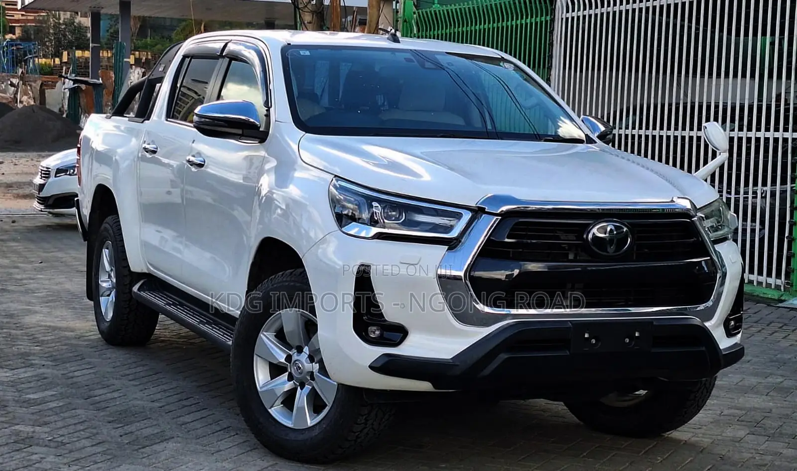 Toyota Hilux 2021 White