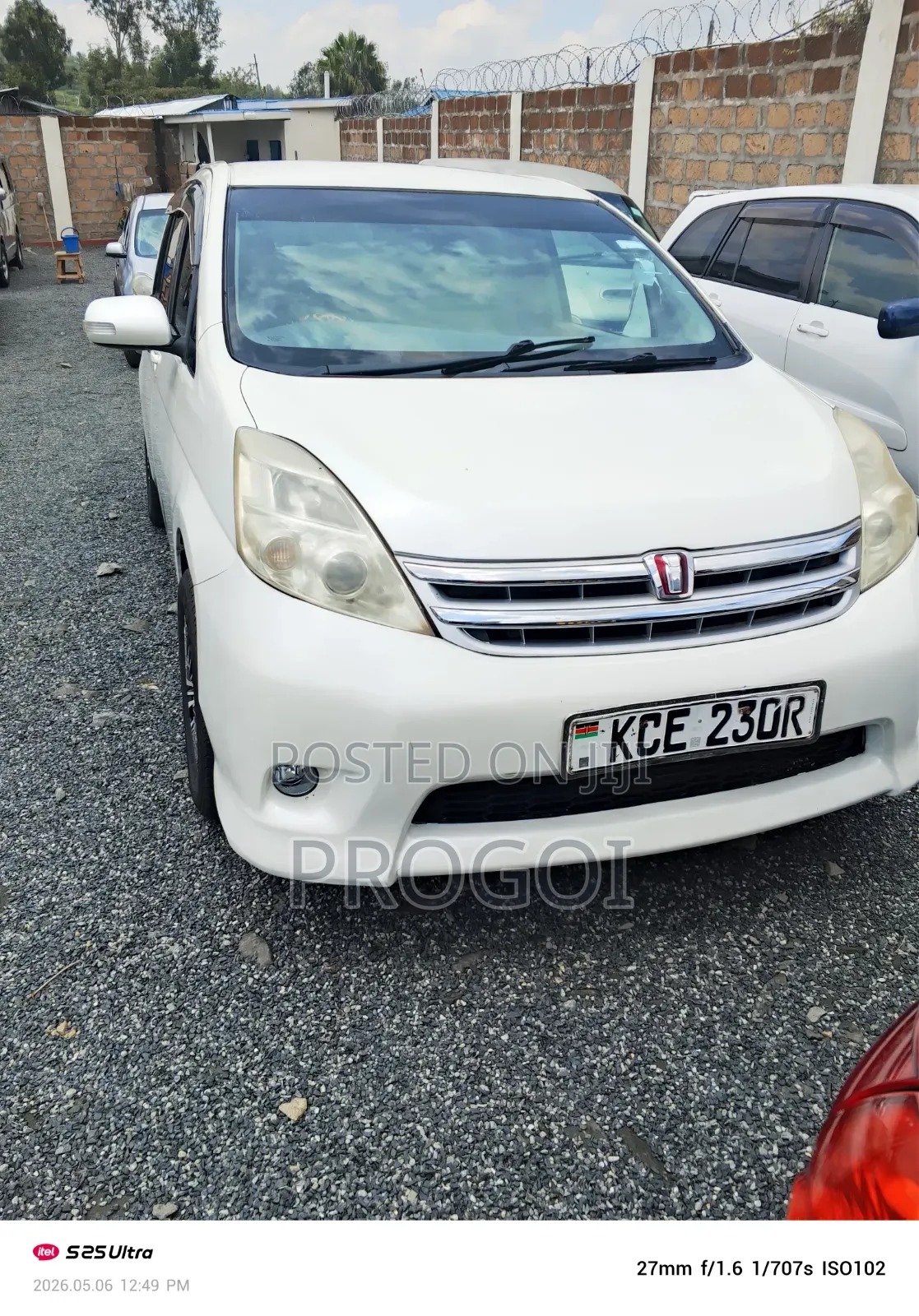 Toyota ISIS 1.8 Platana 2008 White