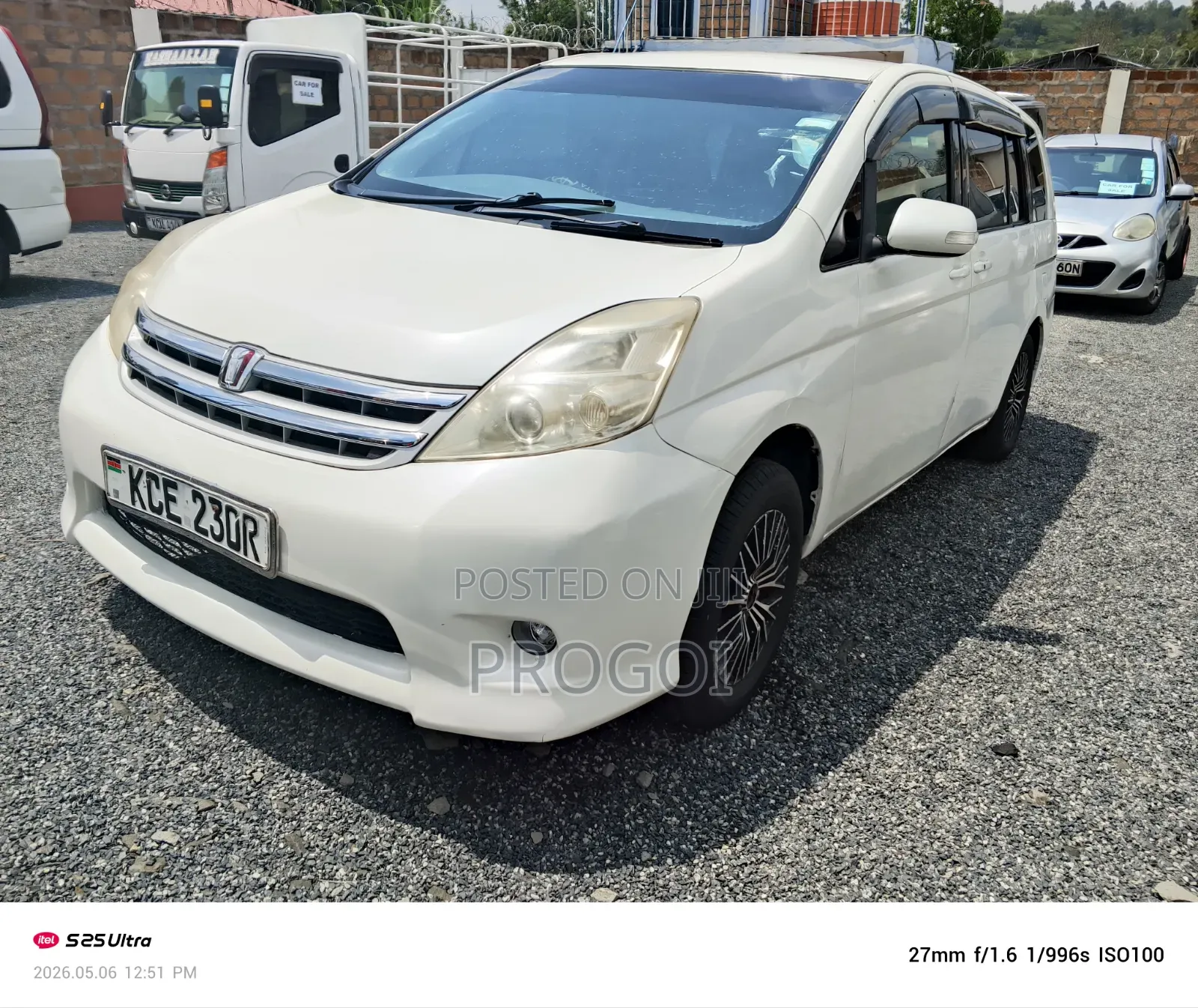 Toyota ISIS 1.8 Platana 2008 White