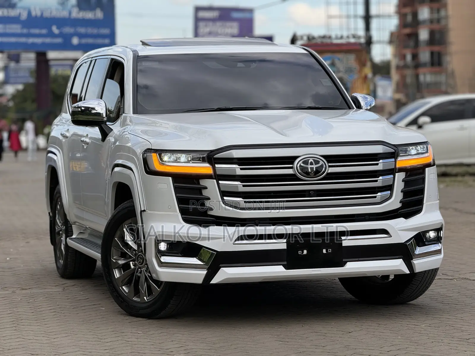 Toyota Land Cruiser LC300 2023 White