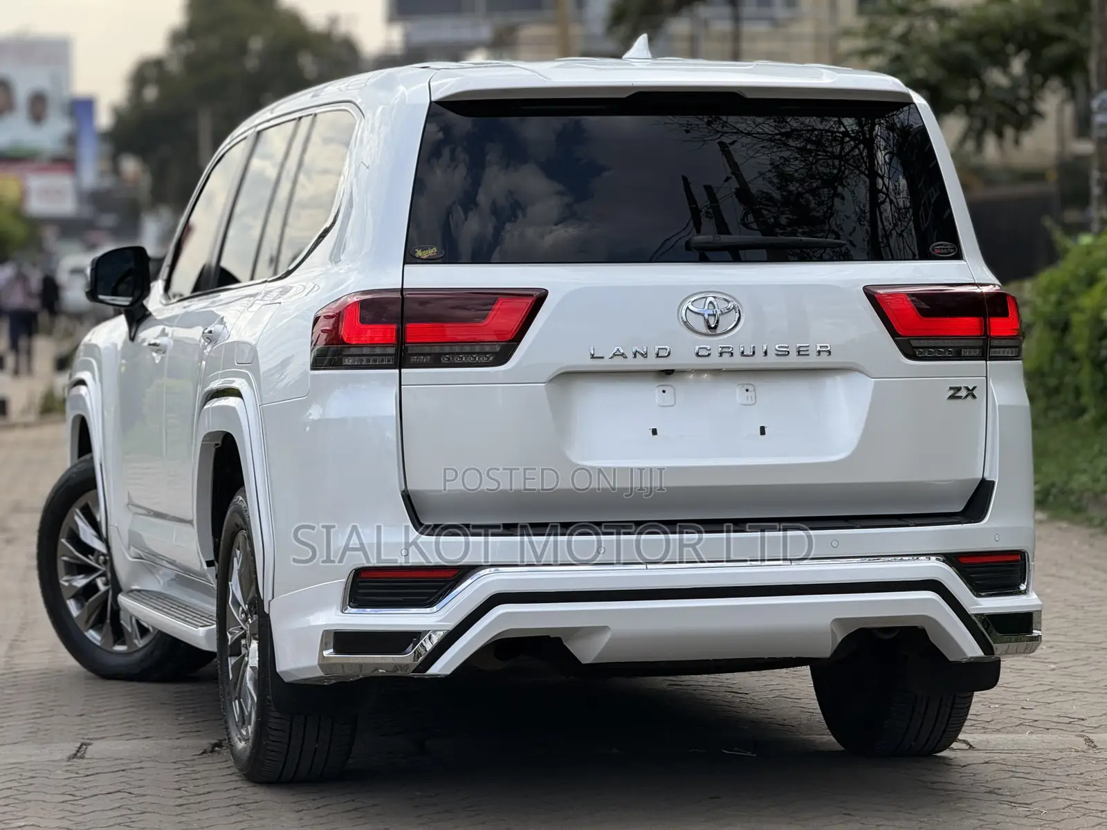 Toyota Land Cruiser LC300 2023 White