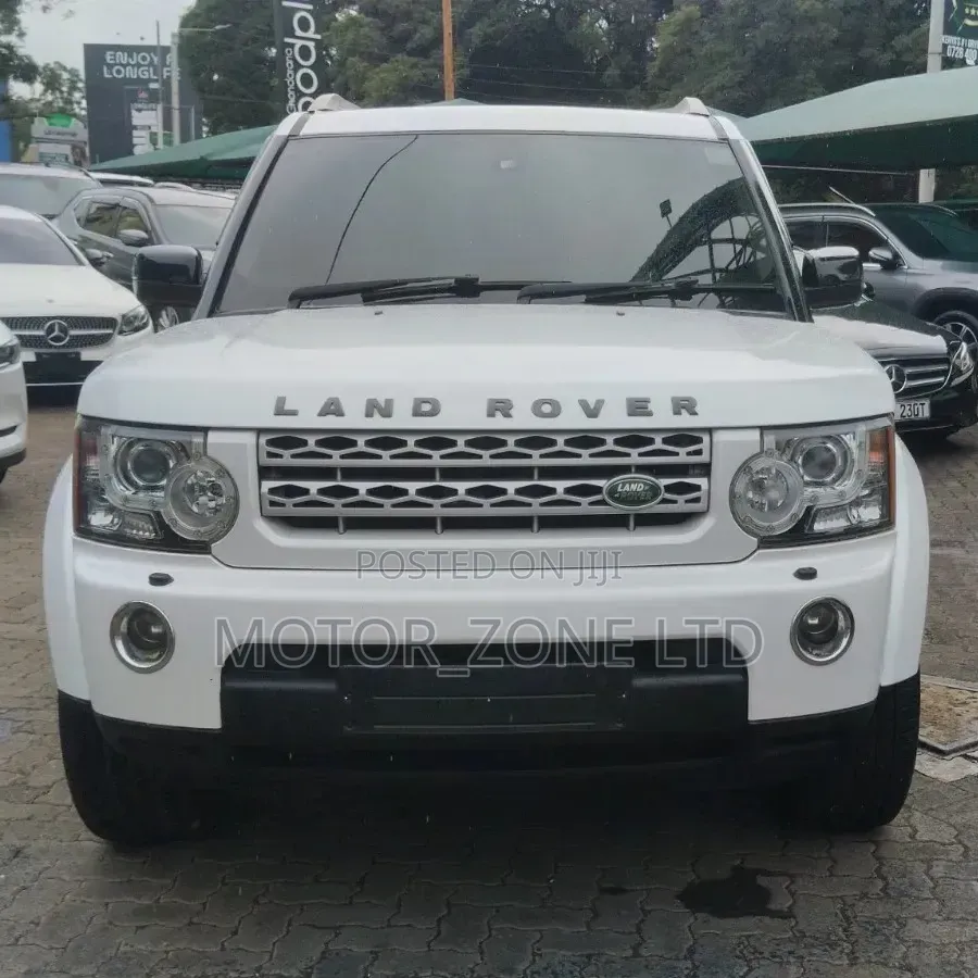 Land Rover Discovery 2013 White