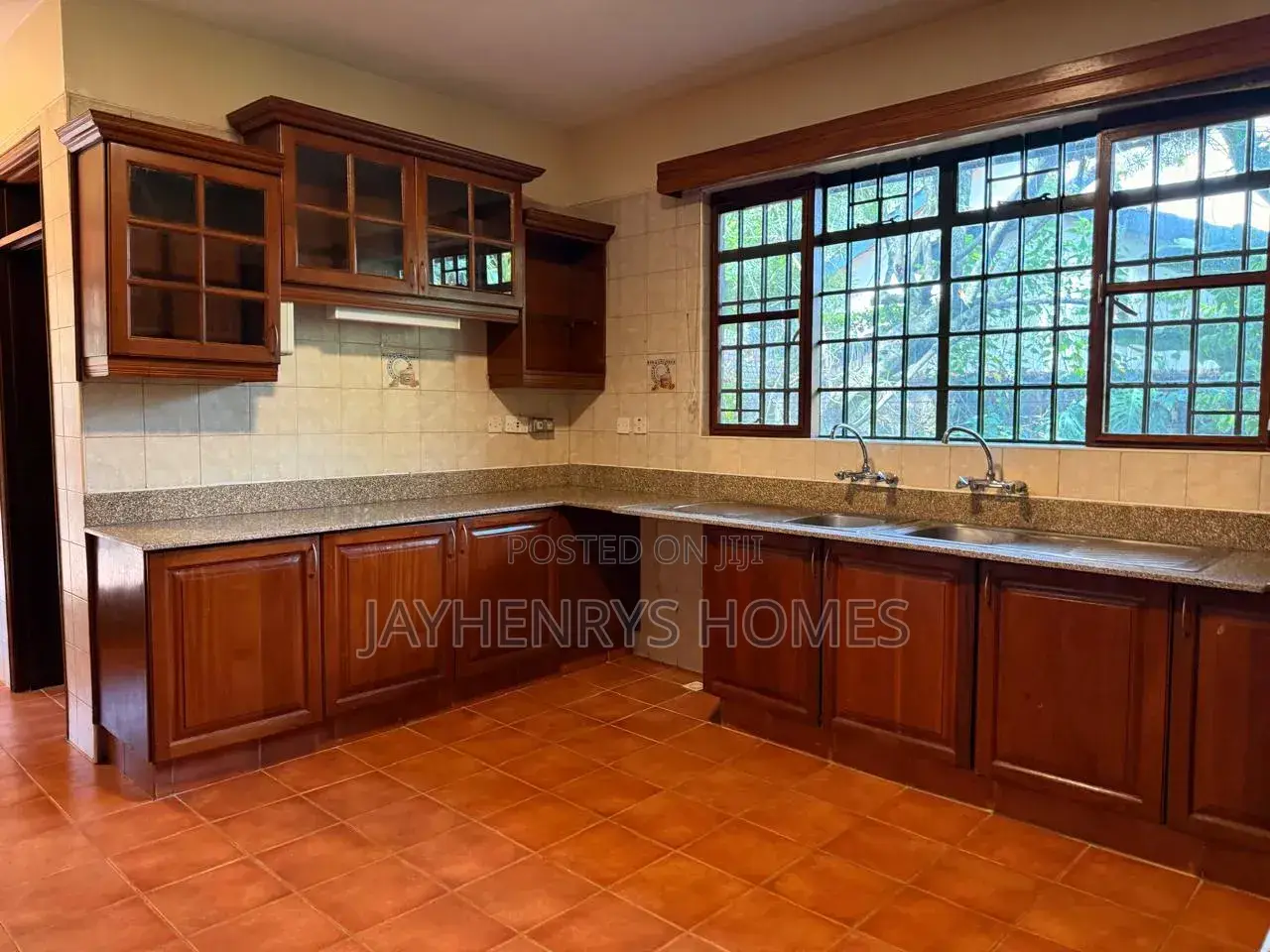 6bdrm House in Nyari for sale