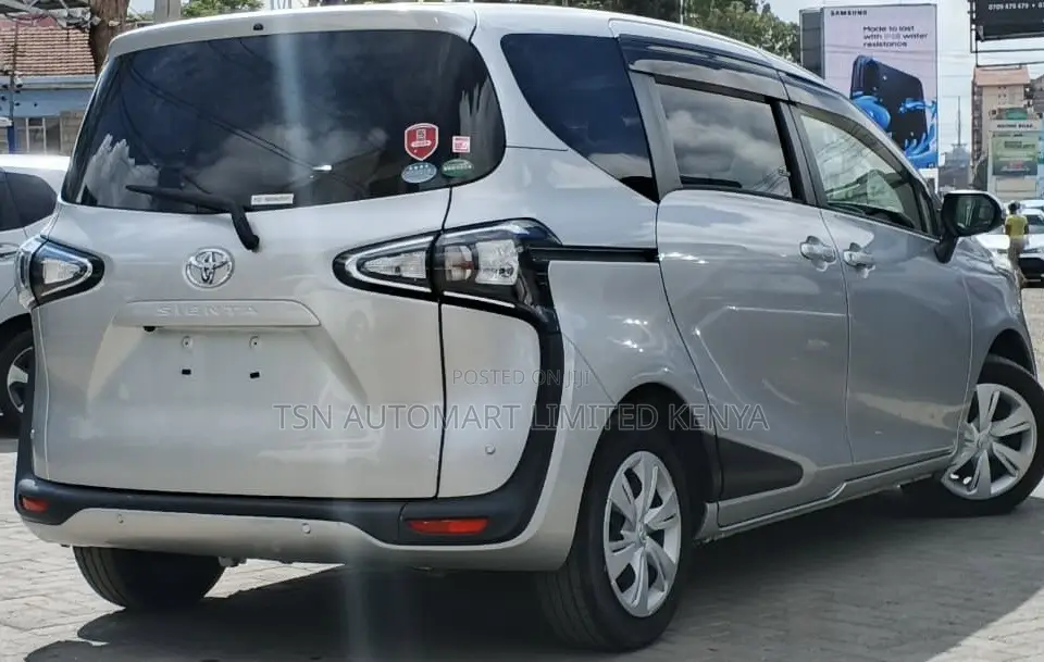 Toyota Sienta 1.5 FWD (6-seater) 2019 Silver