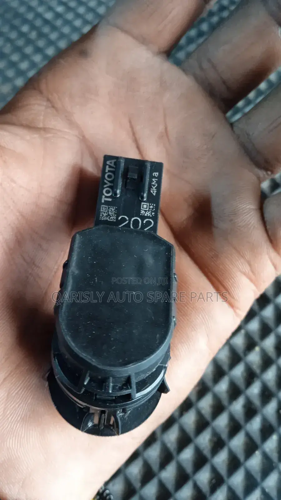 Parking Sensors Available(Harrier)