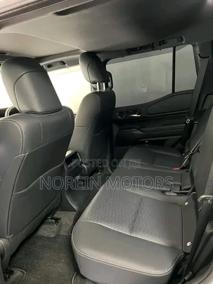 Toyota Land Cruiser Prado 2.8 2024 White