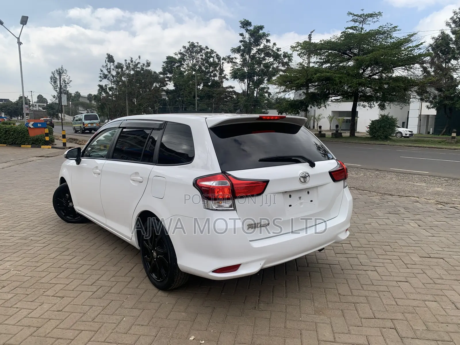 Toyota Corolla Fielder 1.5 Petrol FWD 2020 White