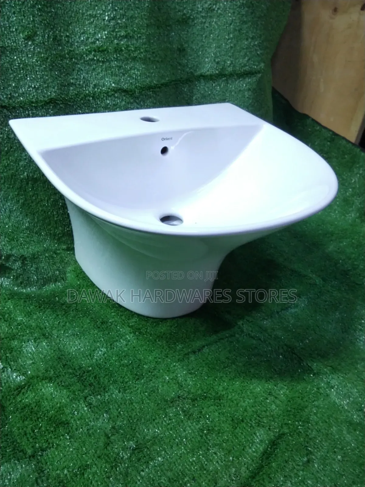 Semi Wall Hung Washhandbasin