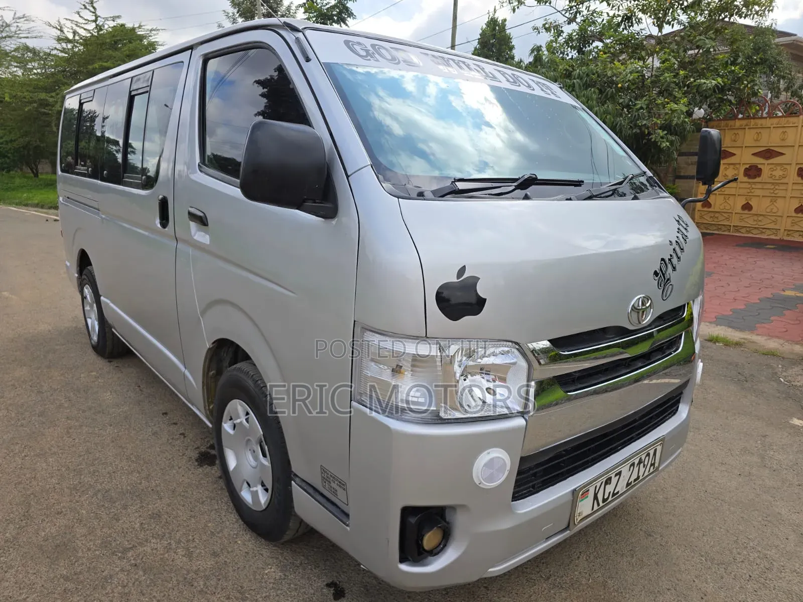 Toyota HiAce 2014 Grey