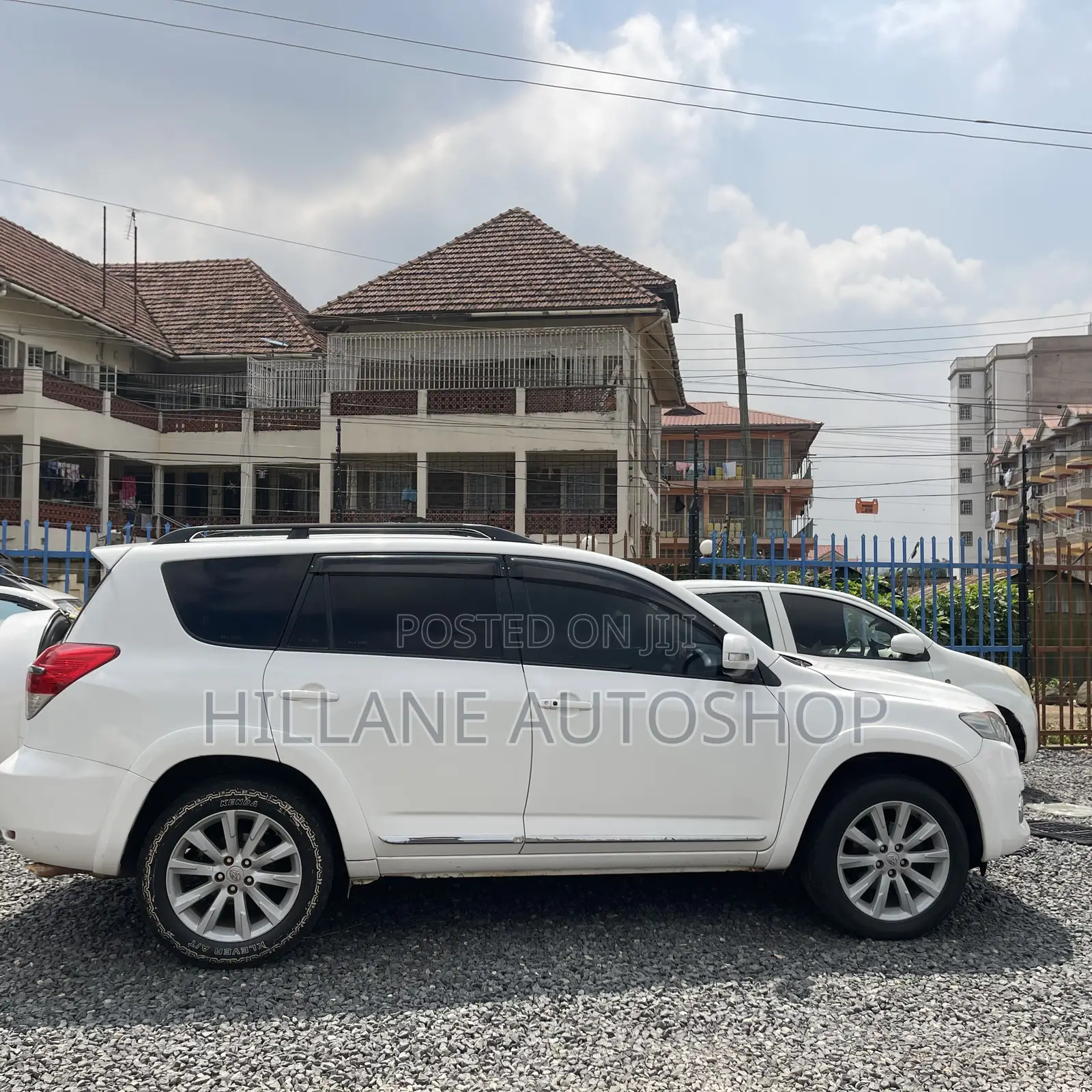 Toyota Vanguard 2010 White