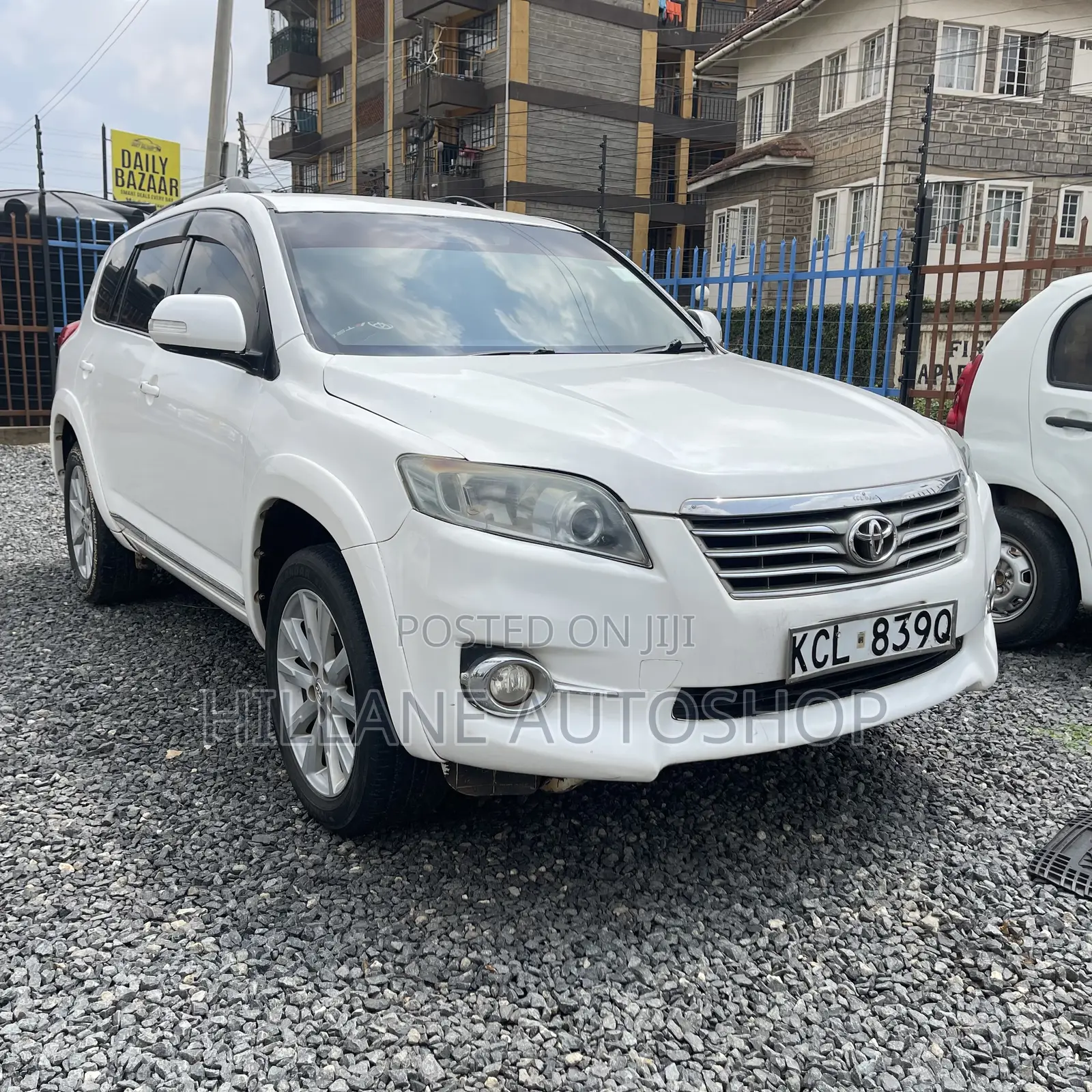 Toyota Vanguard 2010 White
