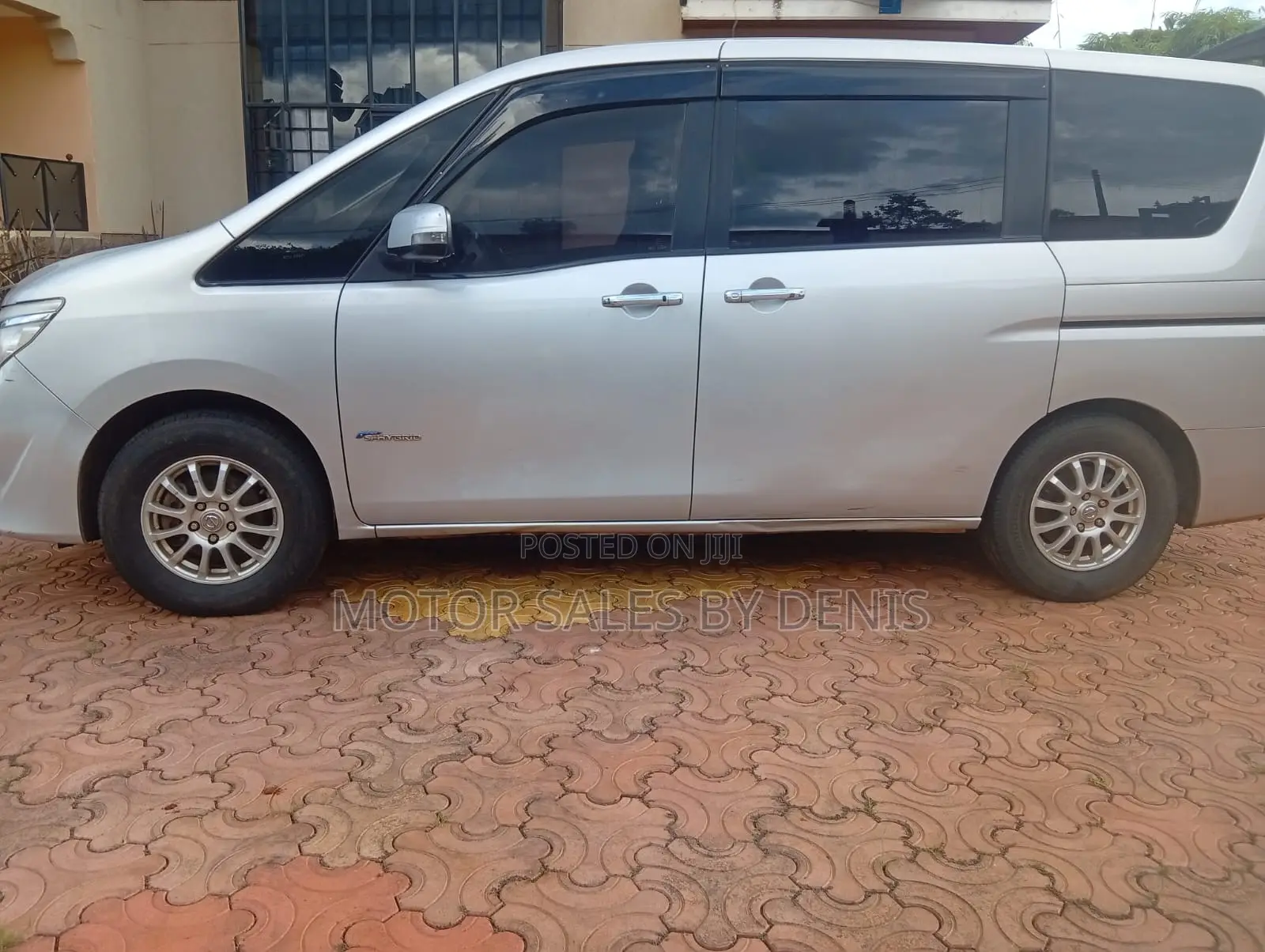 Nissan Serena 2014 Silver
