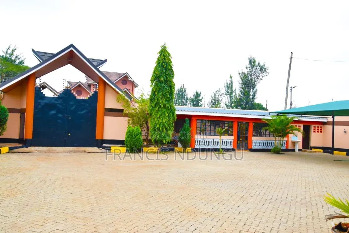 8bdrm Maisonette in Mugutha, Kimbo for sale