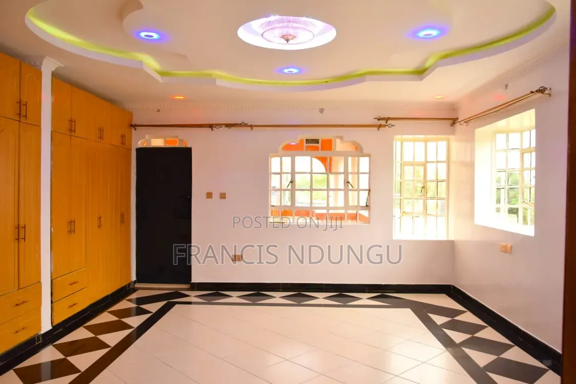 8bdrm Maisonette in Mugutha, Kimbo for sale