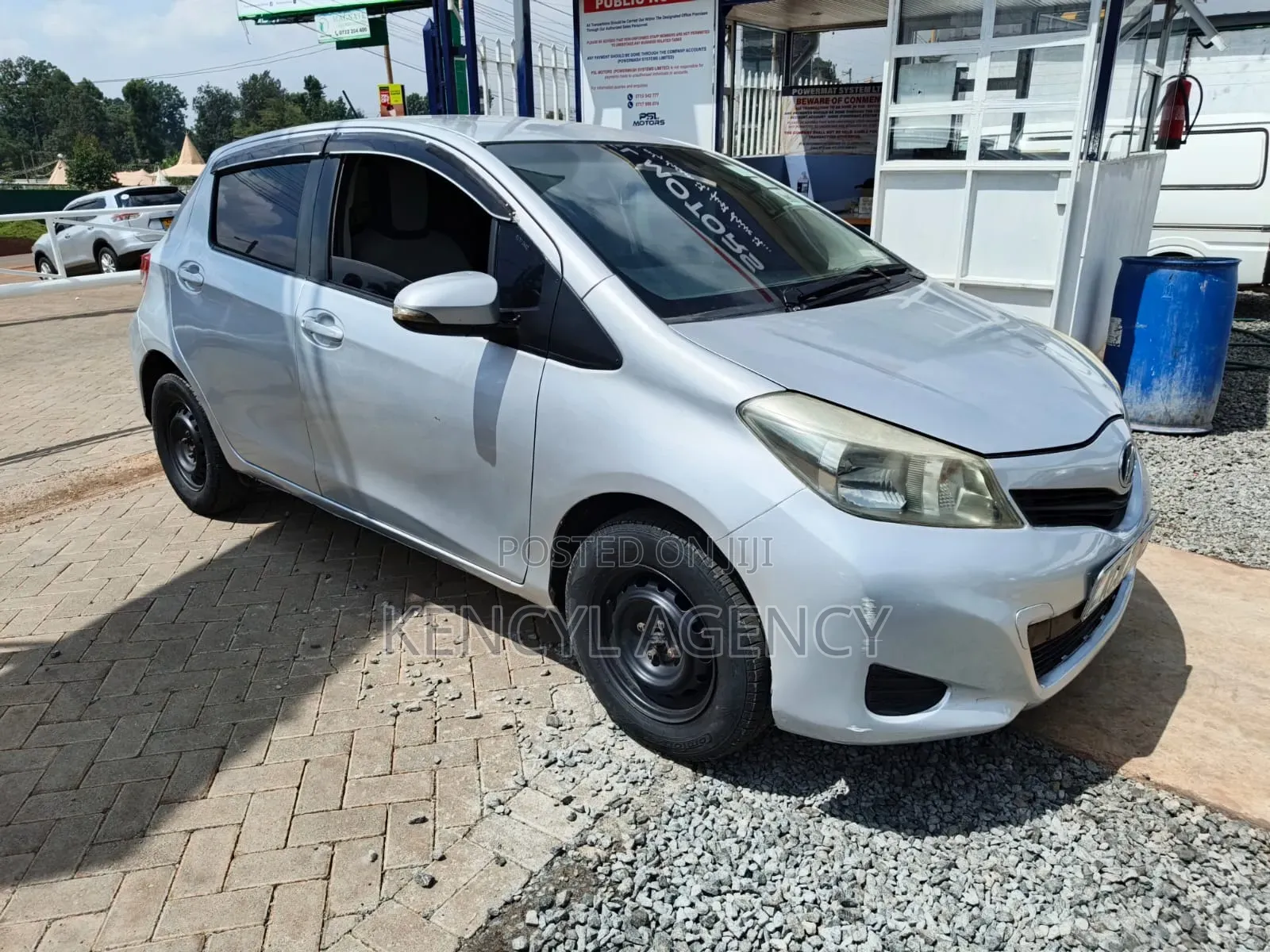 Toyota Vitz 2011 Gray