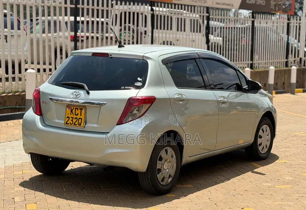 Toyota Vitz 1.0 FWD 3dr 2012 Silver