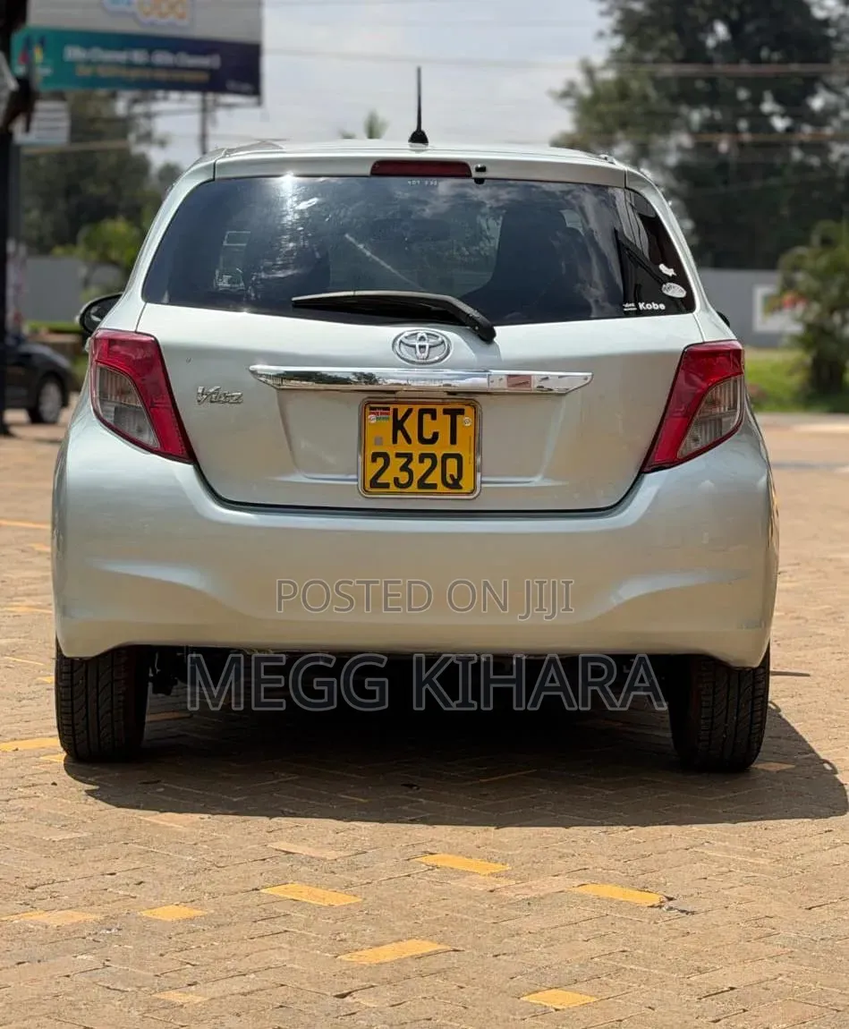Toyota Vitz 1.0 FWD 3dr 2012 Silver