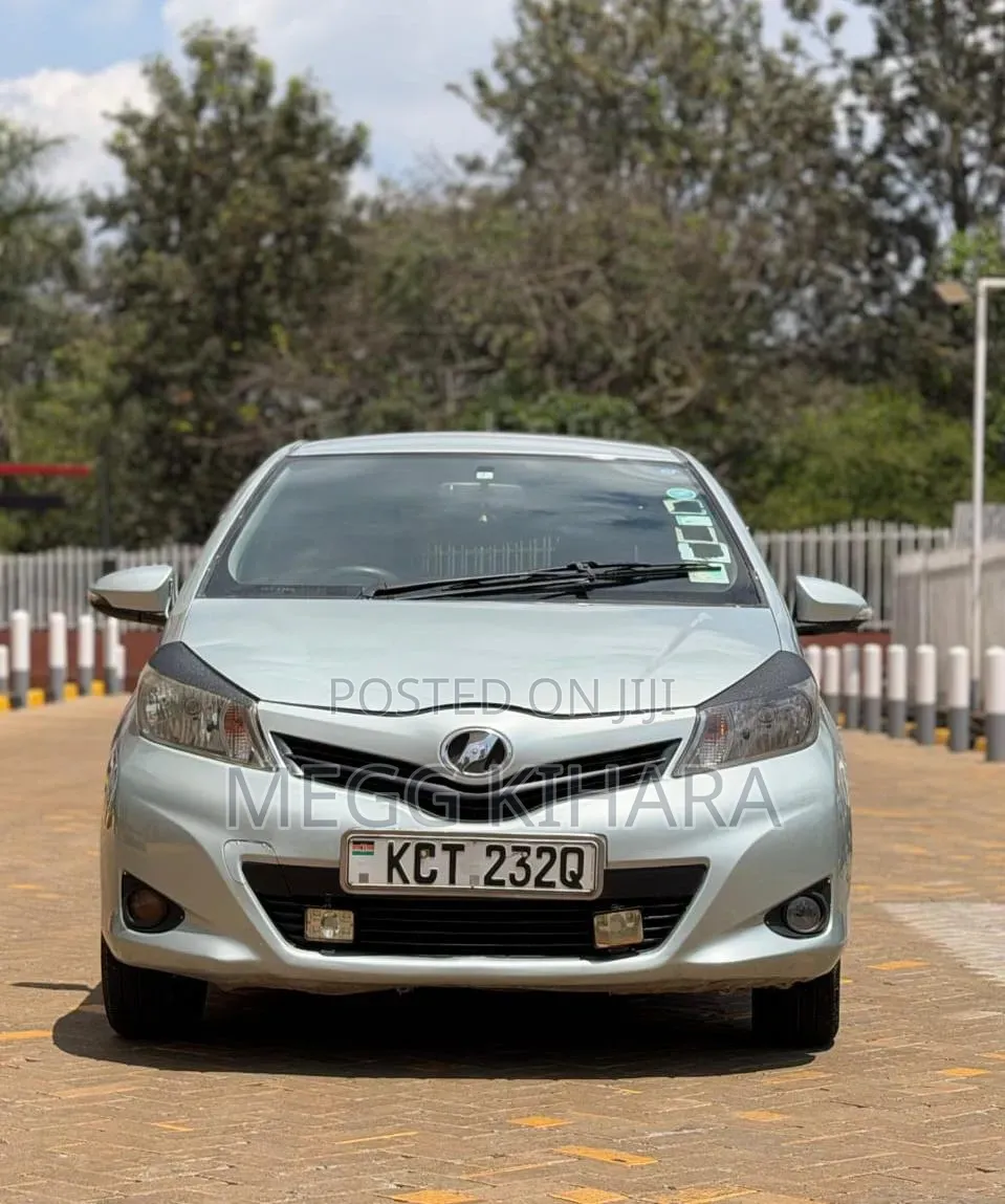 Toyota Vitz 1.0 FWD 3dr 2012 Silver