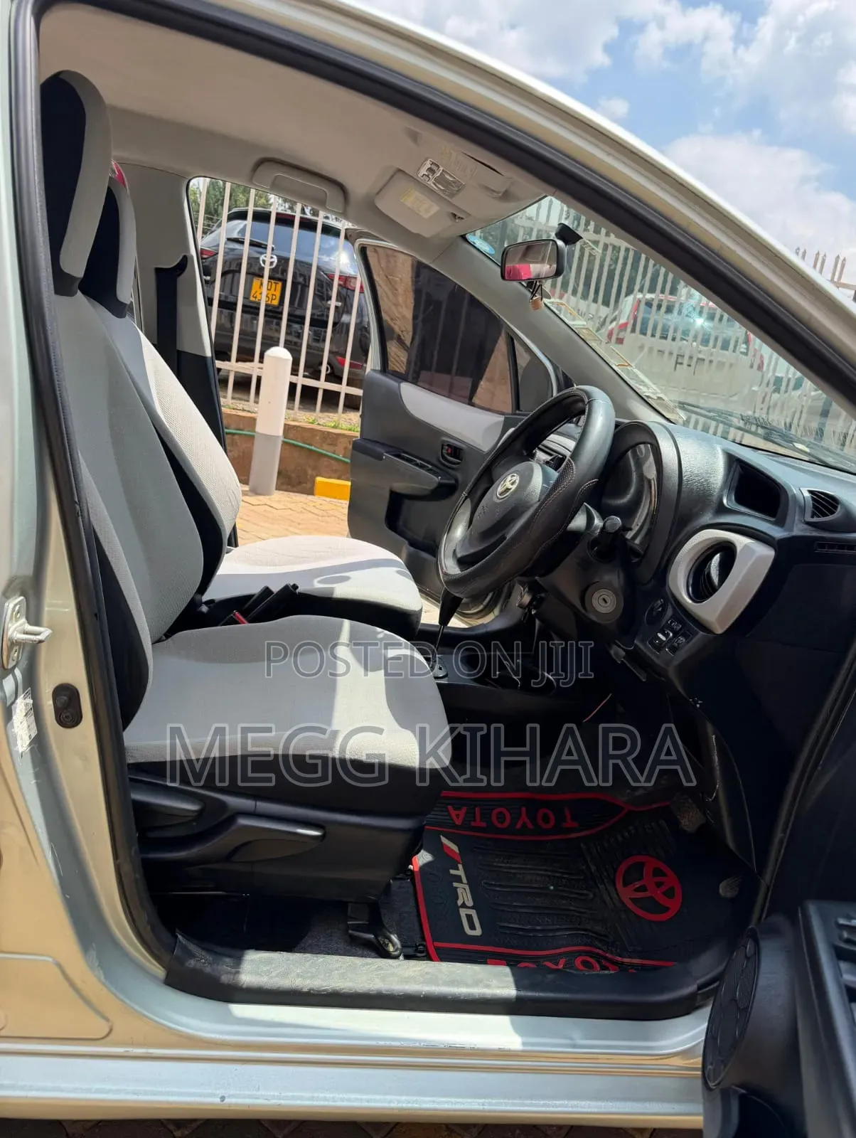 Toyota Vitz 1.0 FWD 3dr 2012 Silver