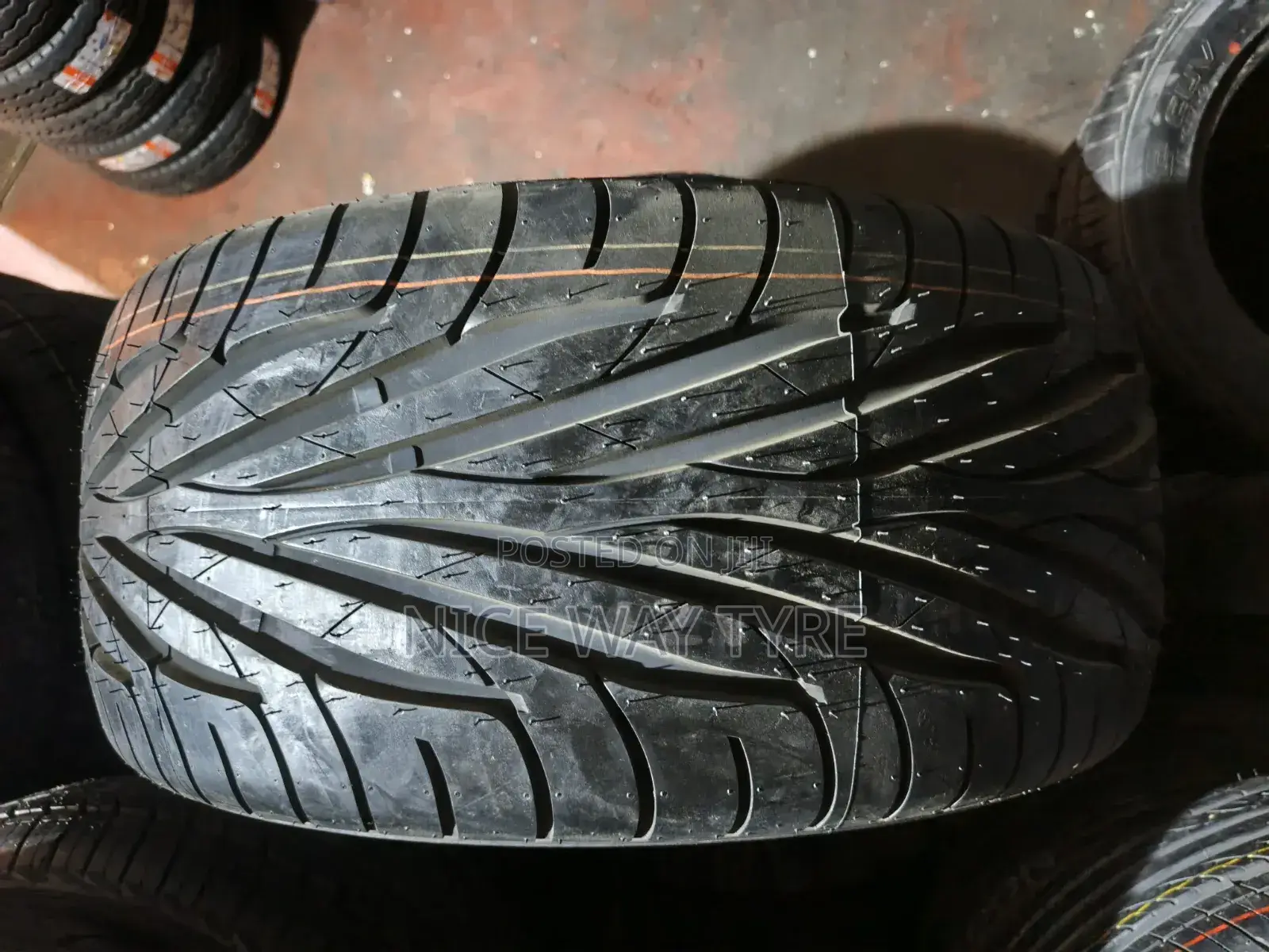 235/40r18 Maxxis