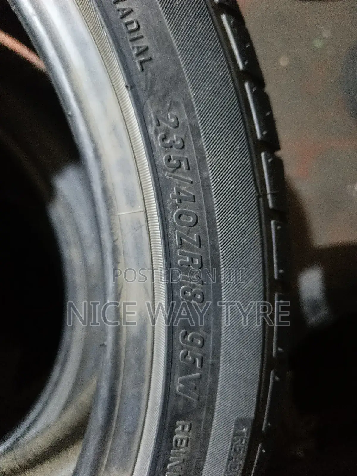 235/40r18 Maxxis