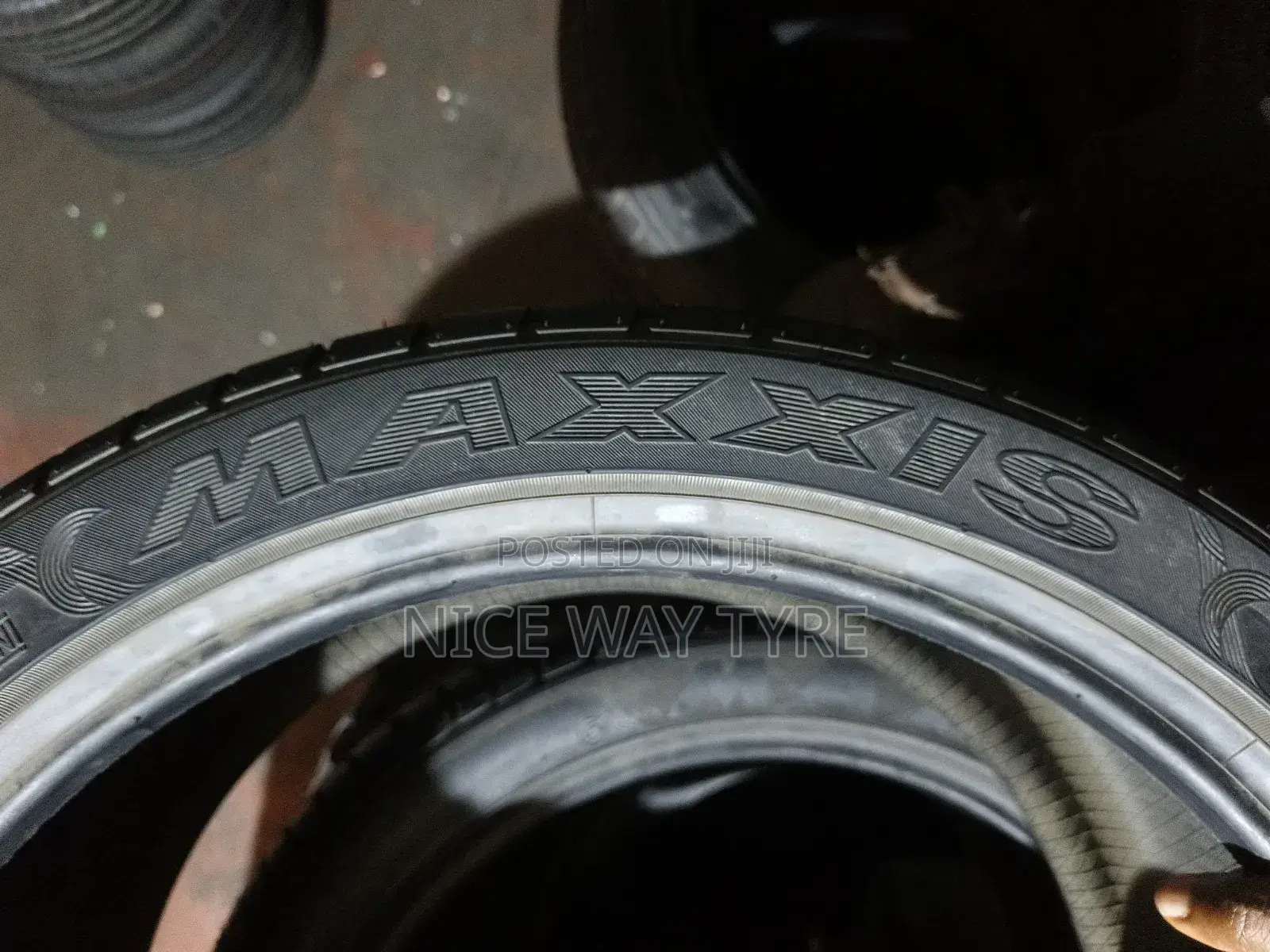 235/40r18 Maxxis