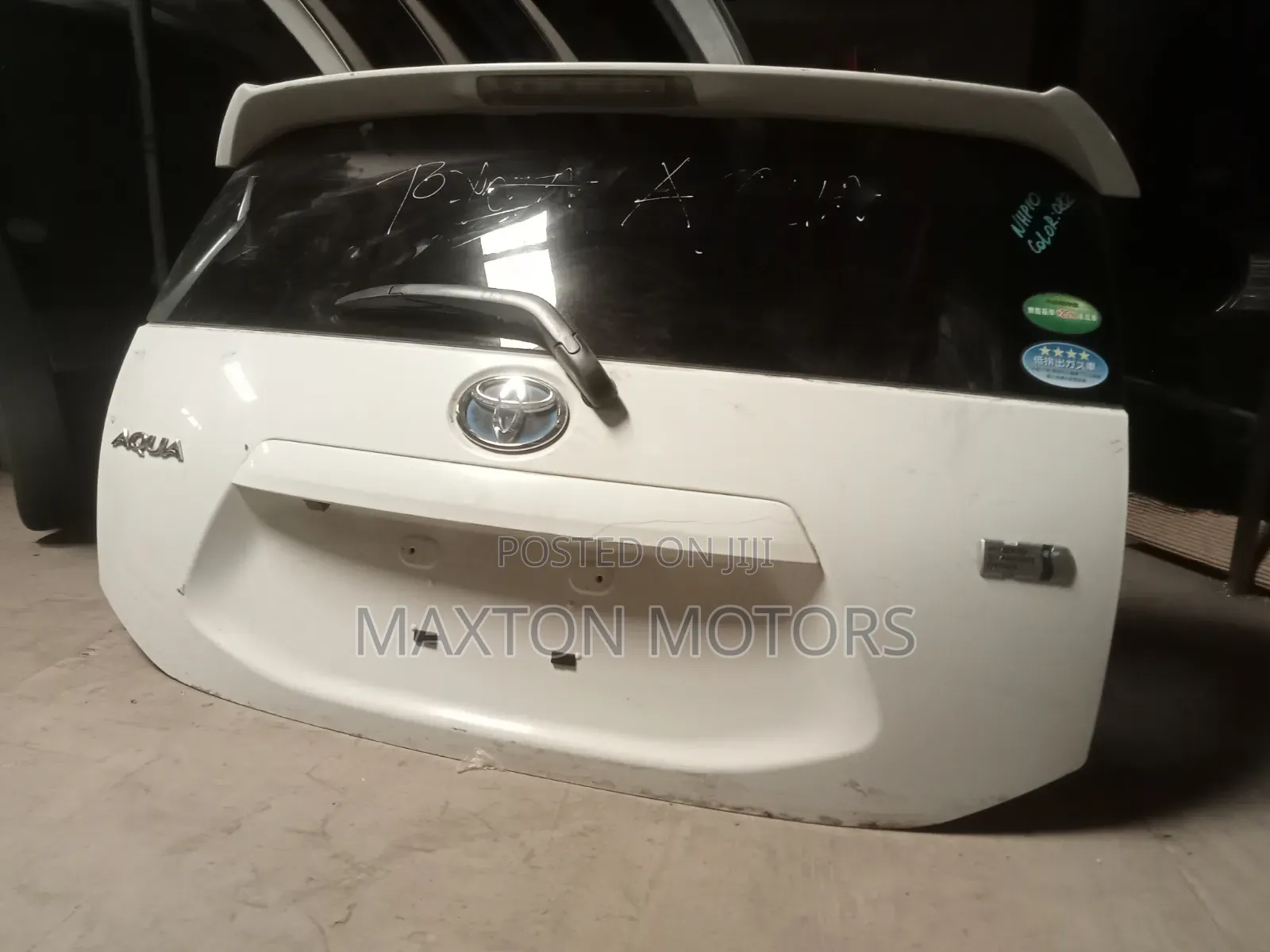 Toyota Aqua Tailgate With Spoiler