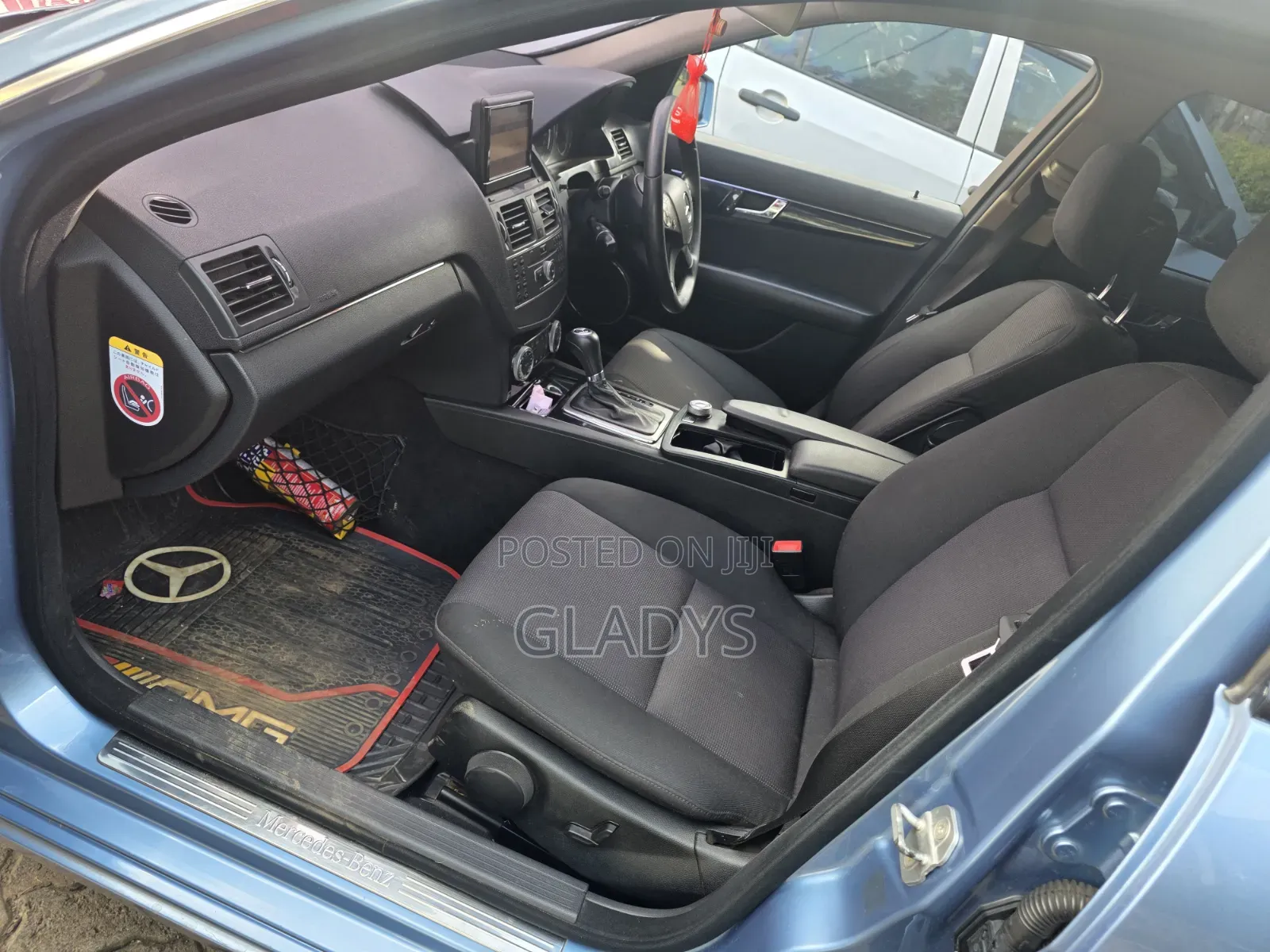 Mercedes-Benz C200 2011 Blue