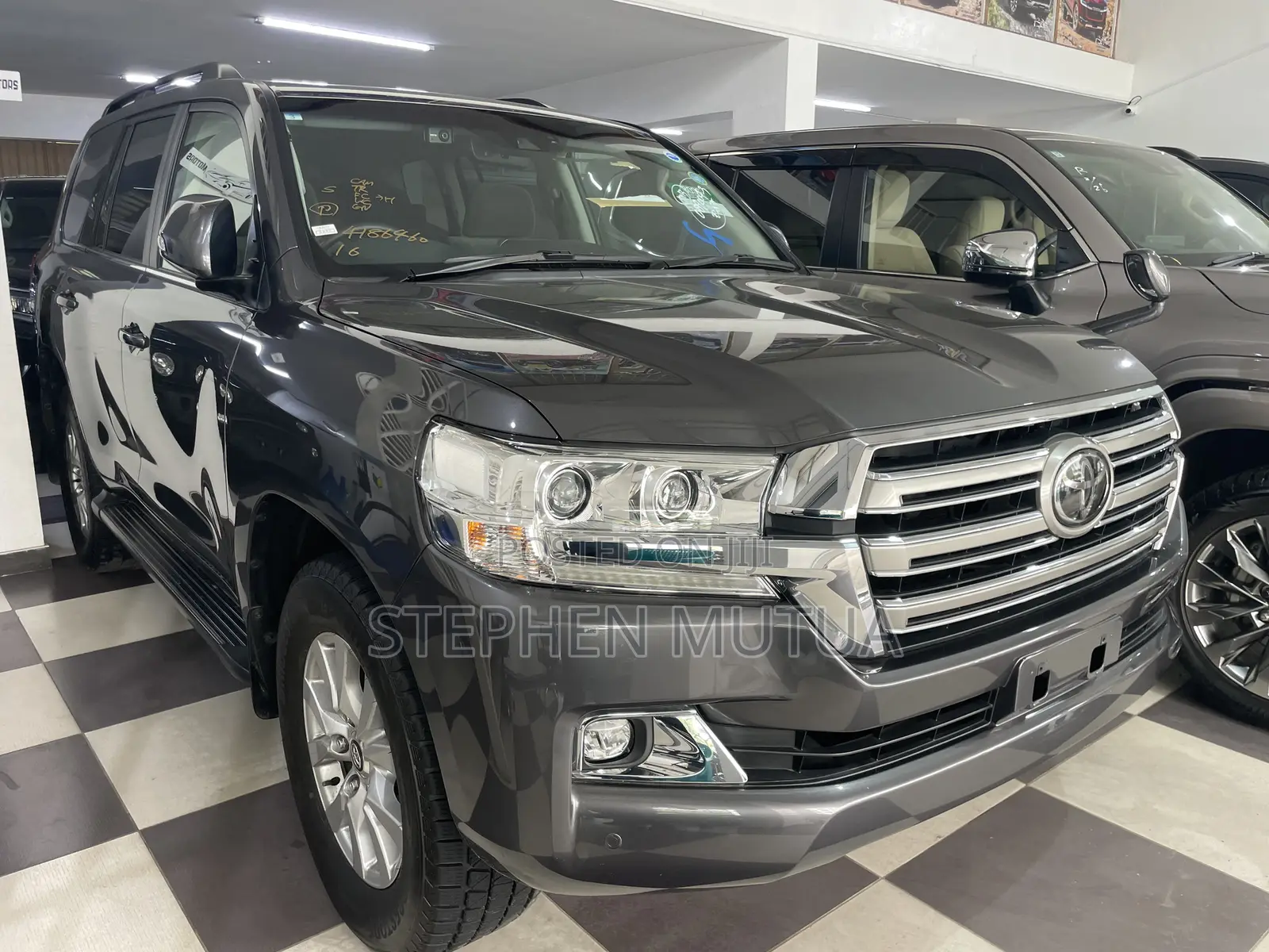 Toyota Land Cruiser 4.6 V8 ZX 2019 Gray