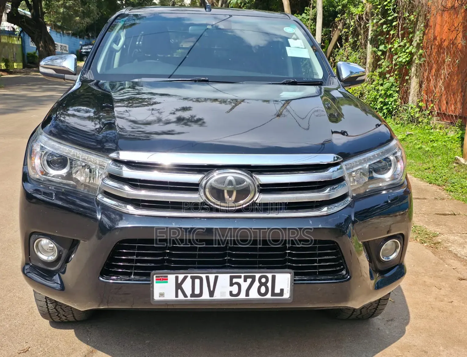 Toyota Hilux 2016 Black