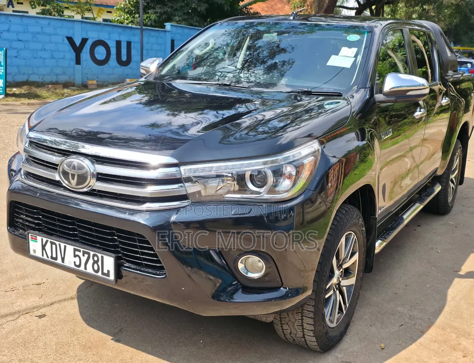 Toyota Hilux 2016 Black