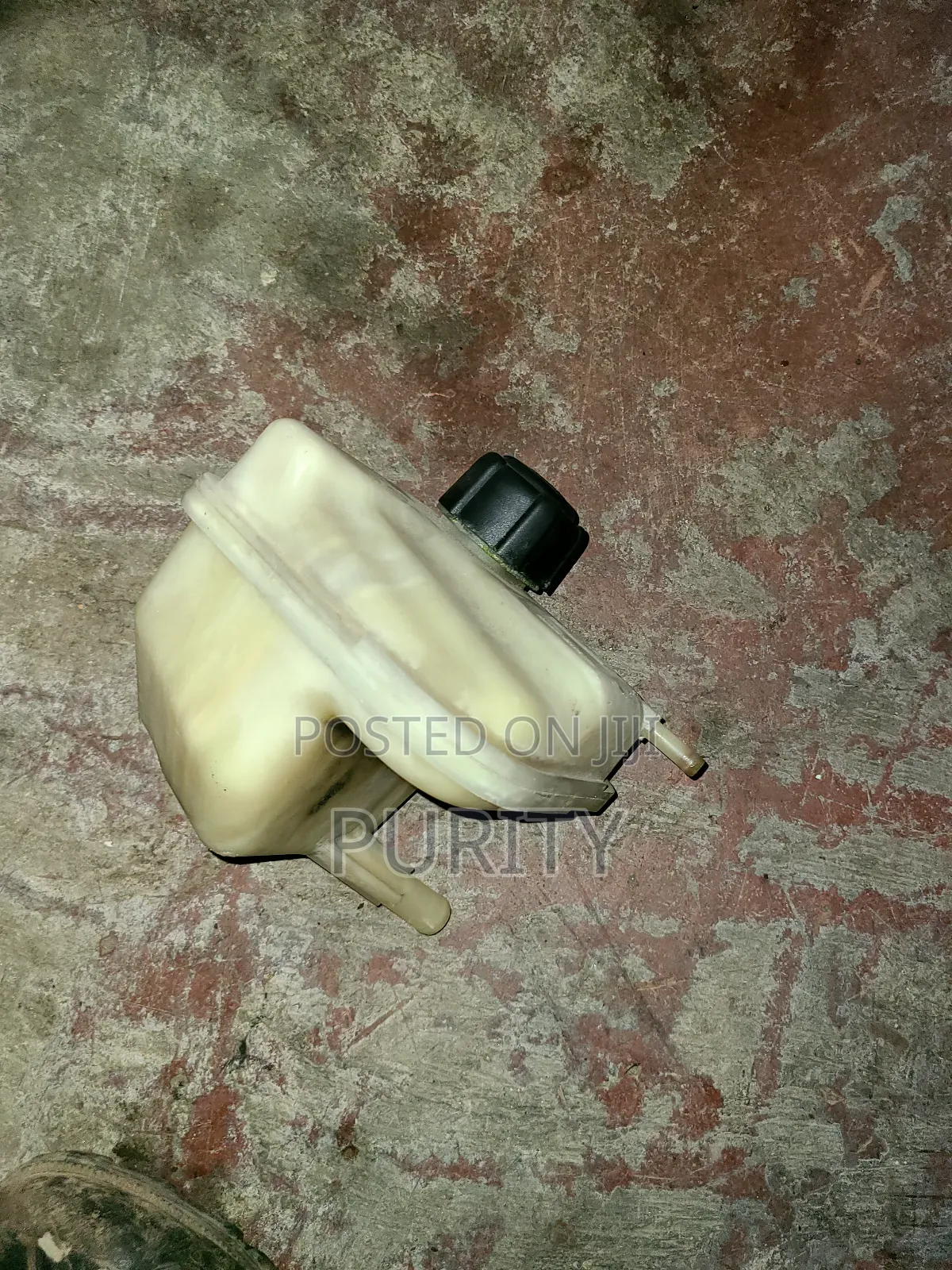 Nissan Dualis Coolant Bottle