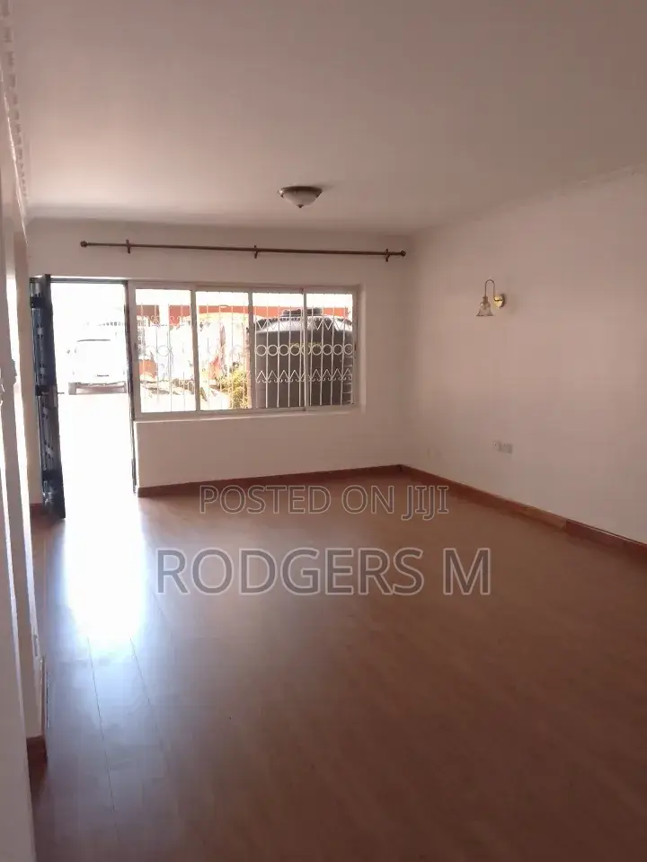 3bdrm Townhouse / Terrace in Raphta Road Area for rent