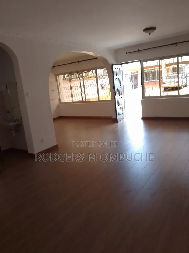 3bdrm Townhouse / Terrace in Raphta Road Area for rent