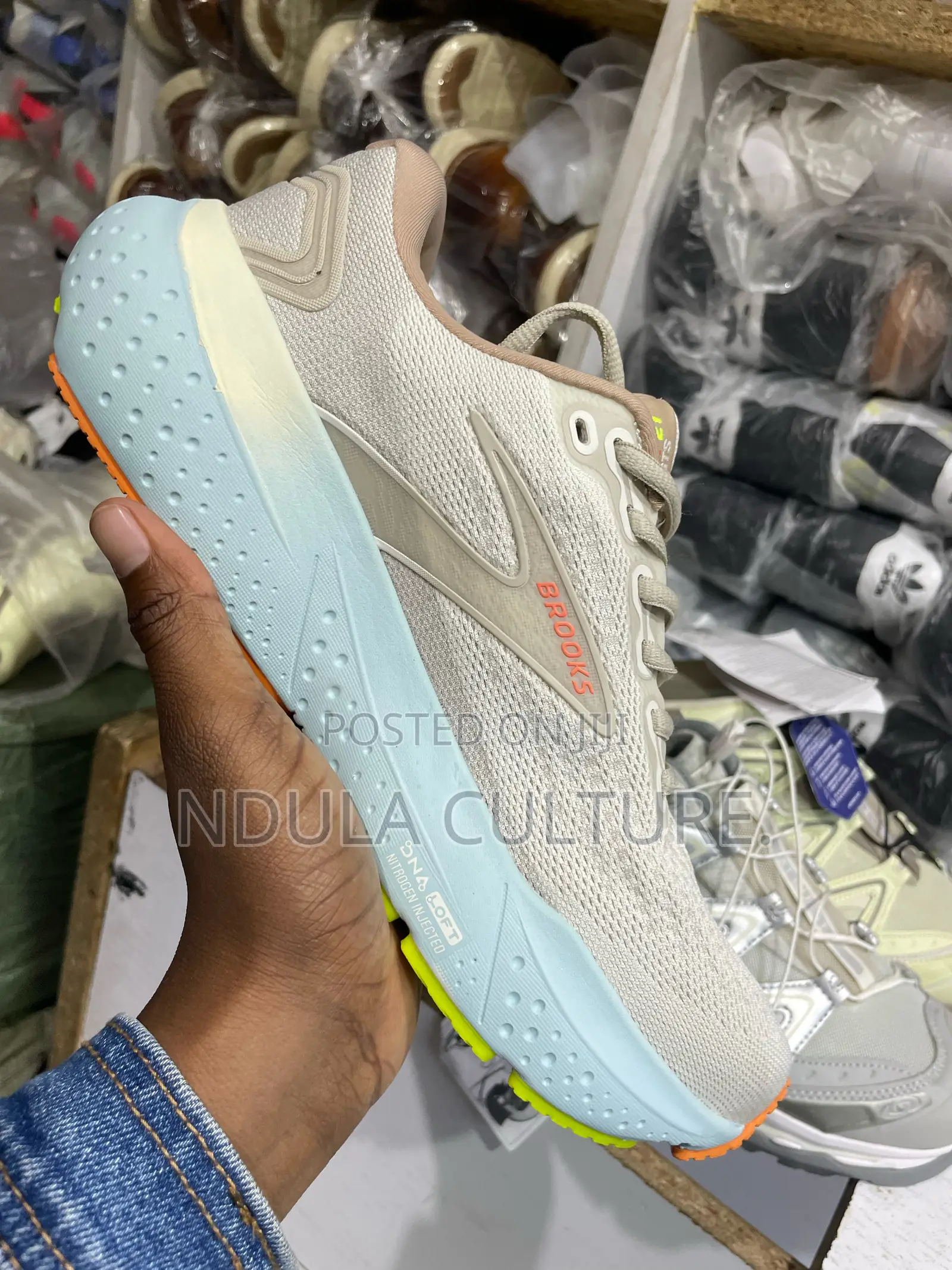 Brooks Sneakers