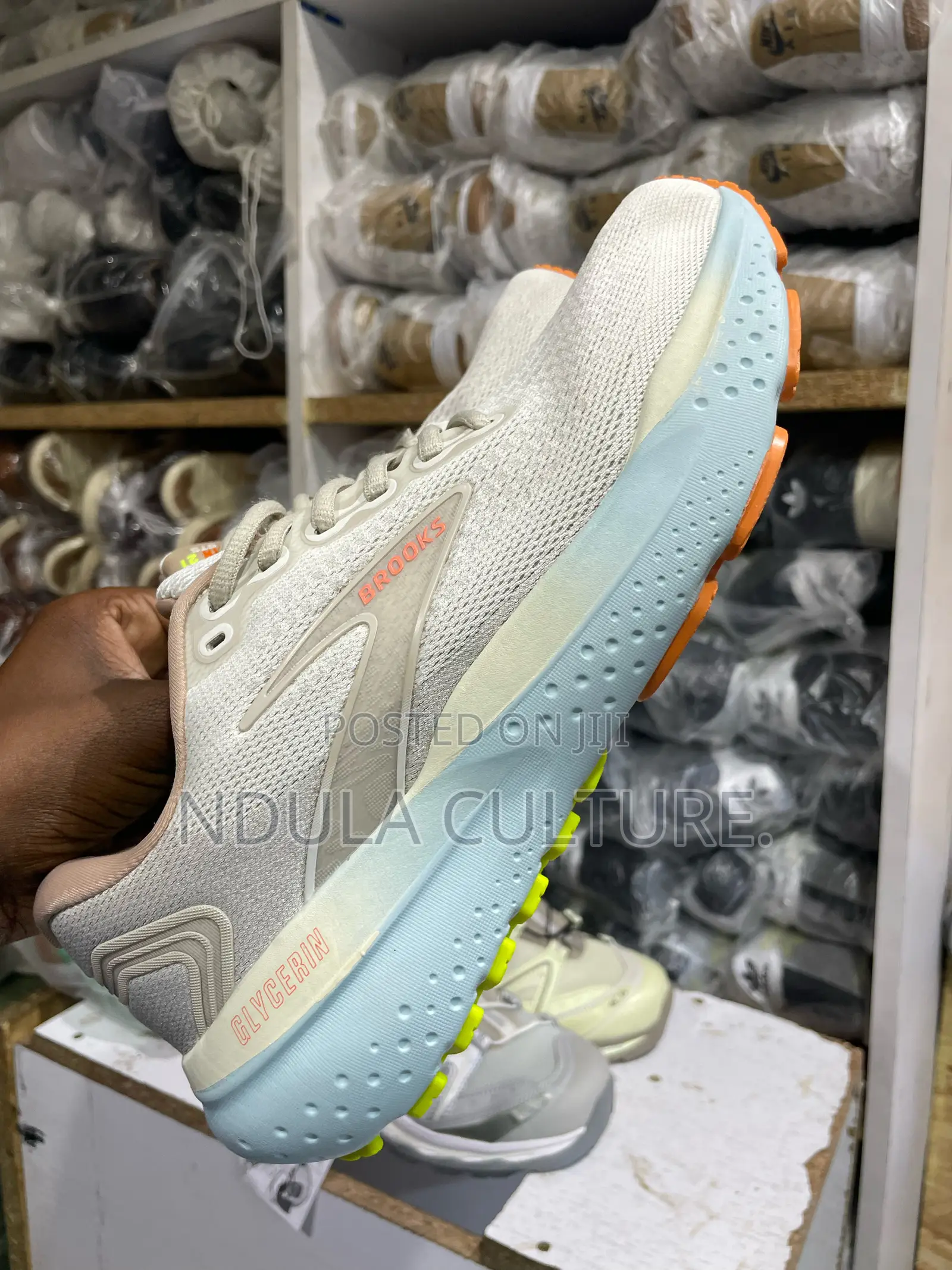 Brooks Sneakers