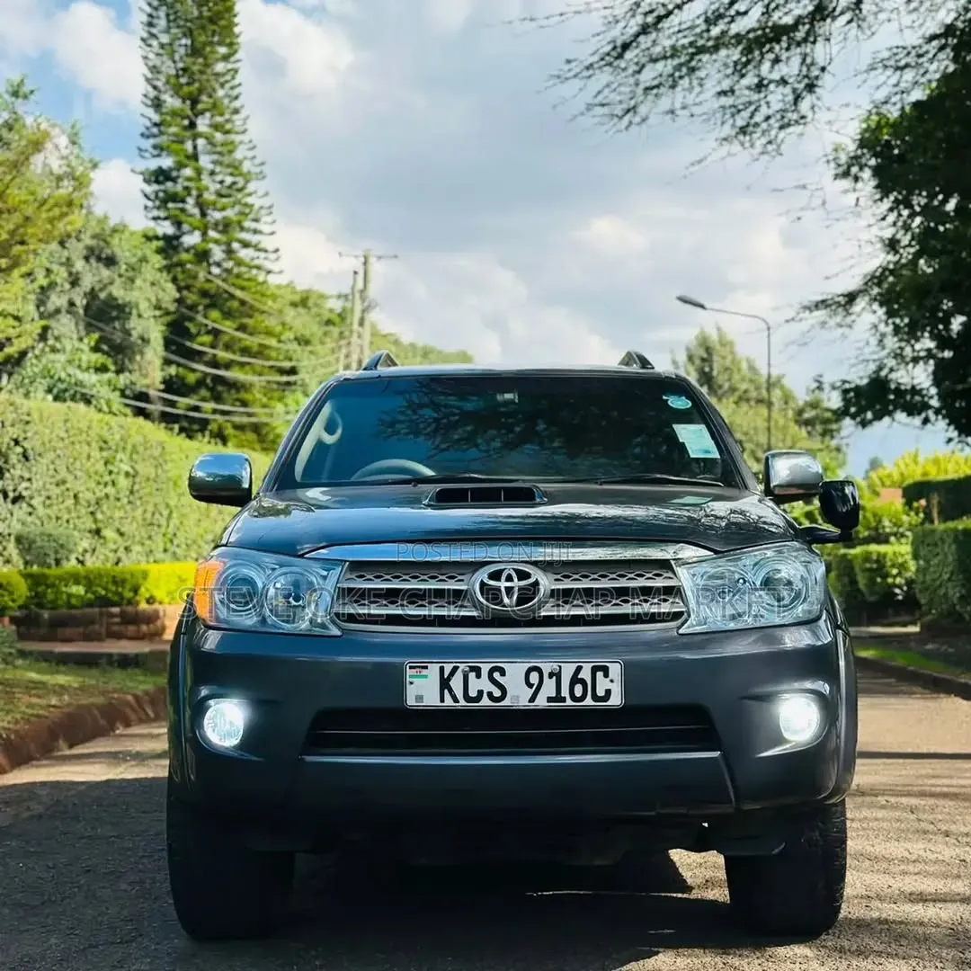 Toyota Fortuner 2011 Gray