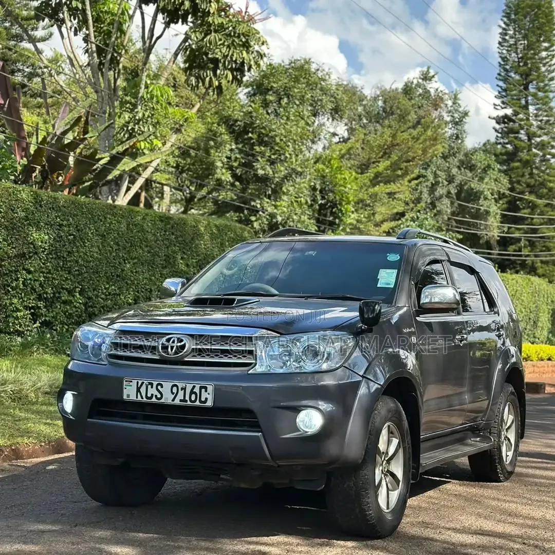 Toyota Fortuner 2011 Gray