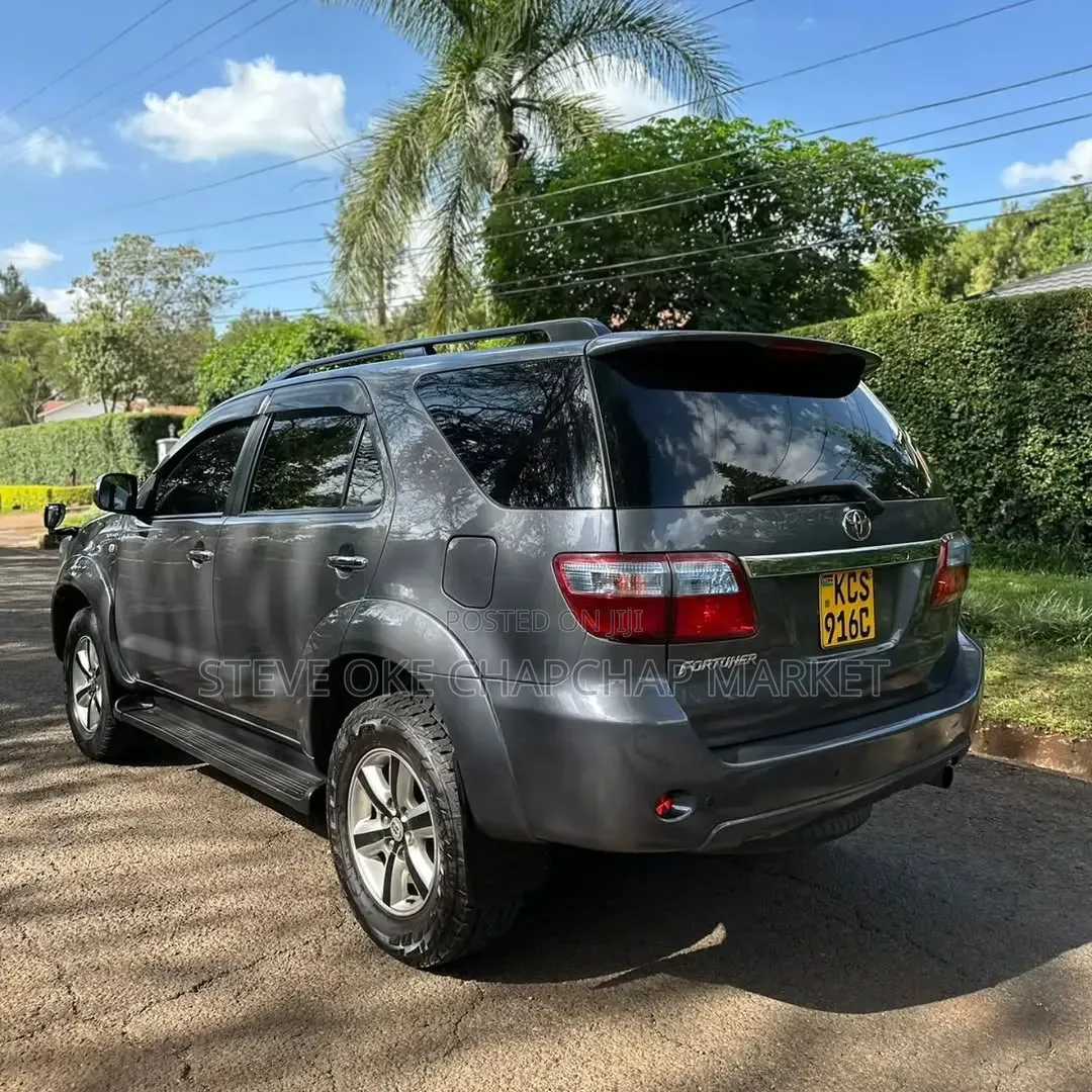 Toyota Fortuner 2011 Gray
