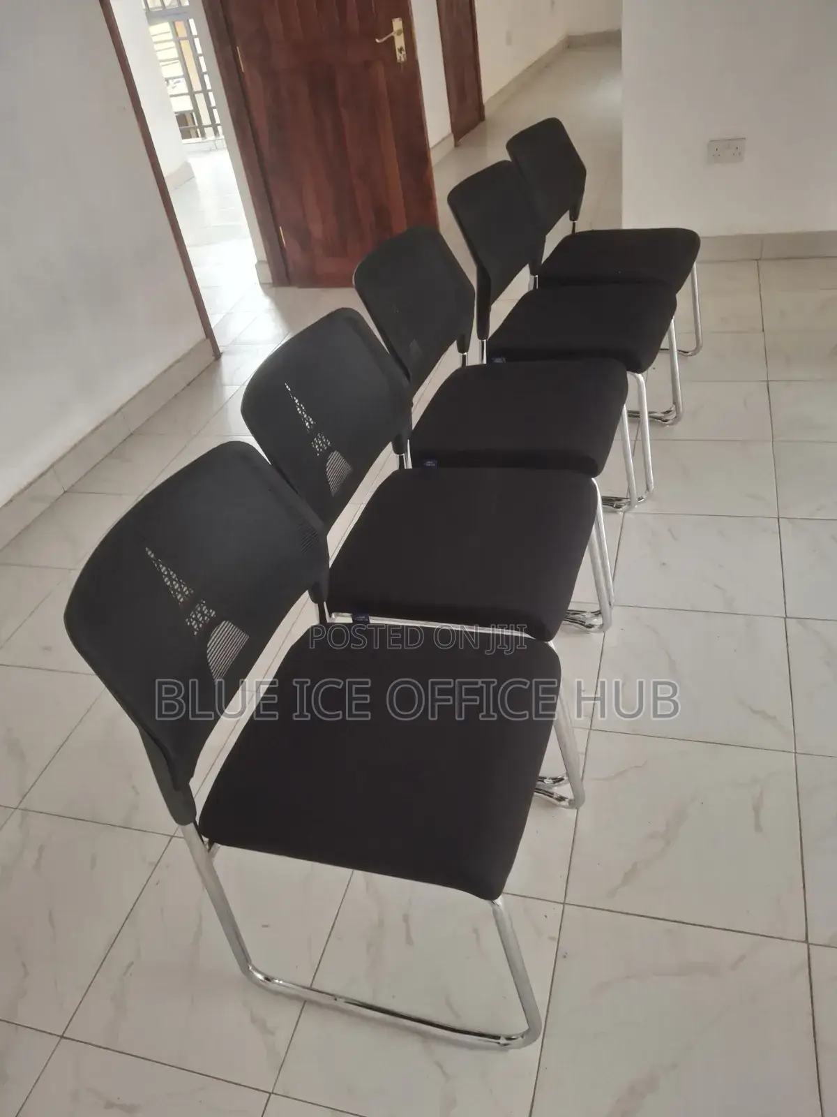 Black Mesh Waiting Chair