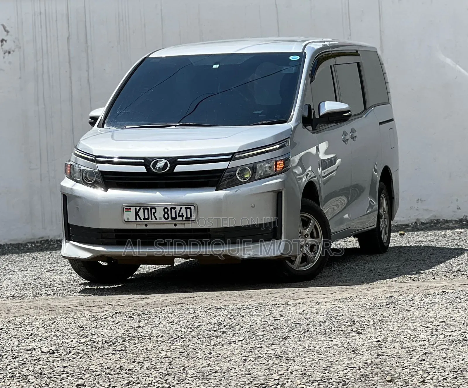 Toyota Voxy 2017 Silver