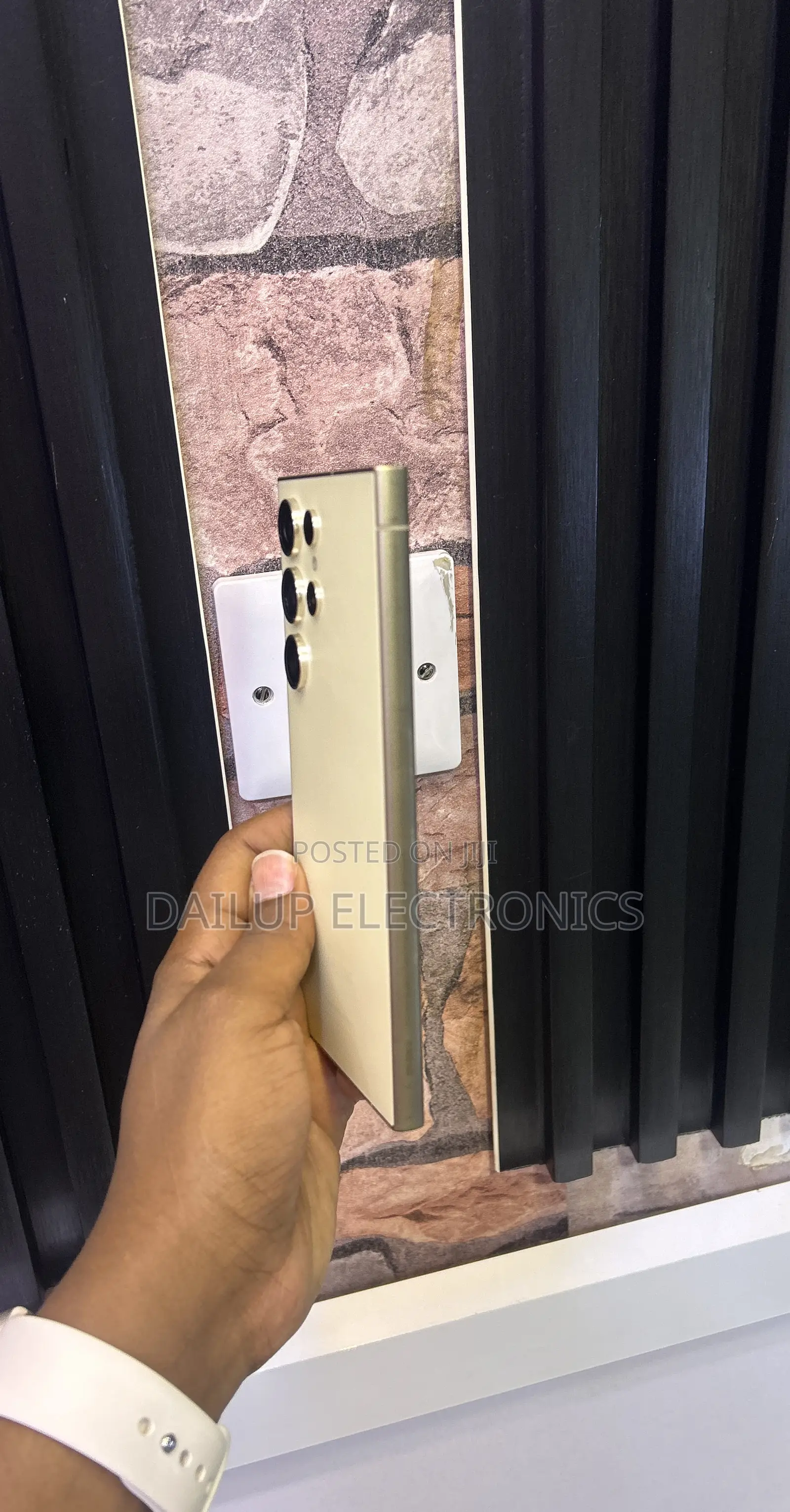 New Samsung Galaxy S24 Ultra 256 GB Gold