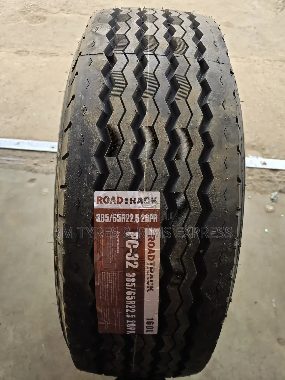 385 /65 R22. 5 Roadtrack Tyres (Supersingle)