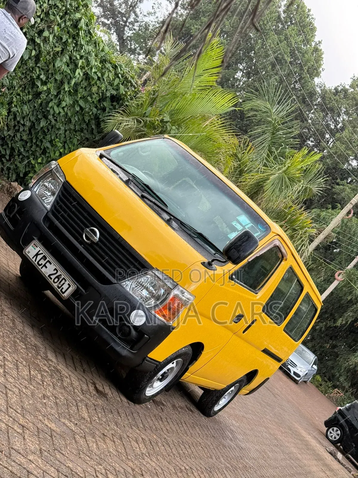 Nissan Caravan (Urvan) 2008 Yellow
