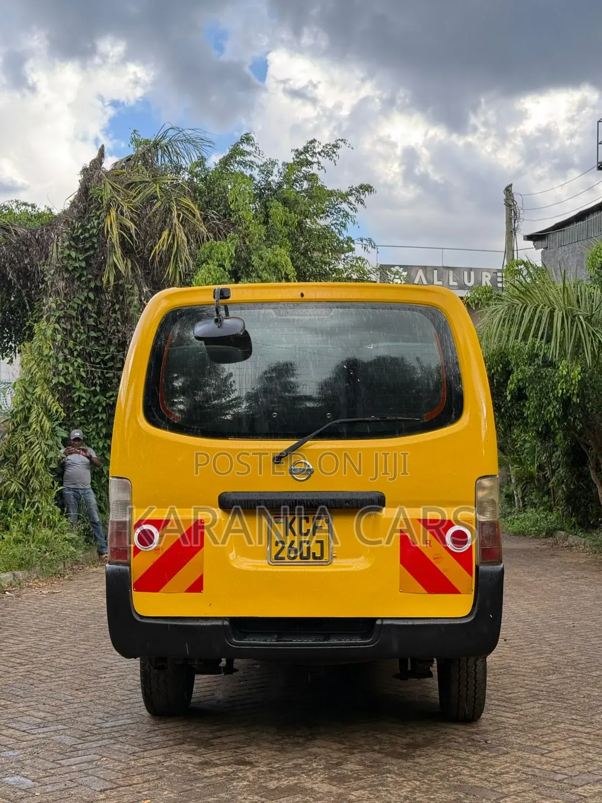 Nissan Caravan (Urvan) 2008 Yellow