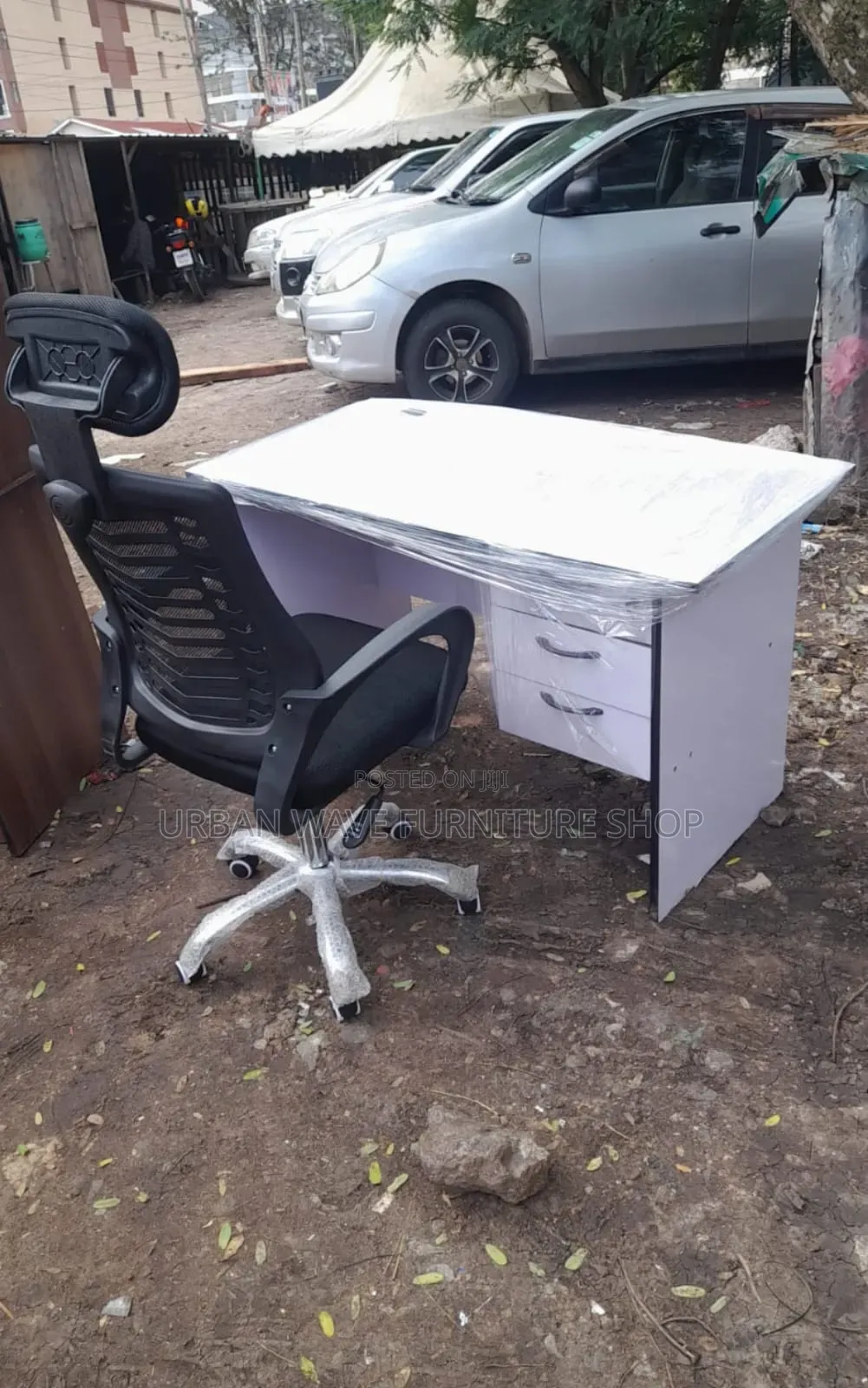 White Desk+Black Headrest Chair