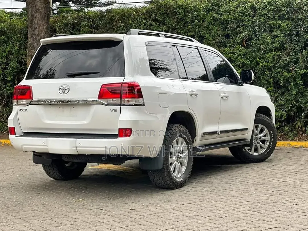 Toyota Land Cruiser 4.5 V8 TD 2018 White