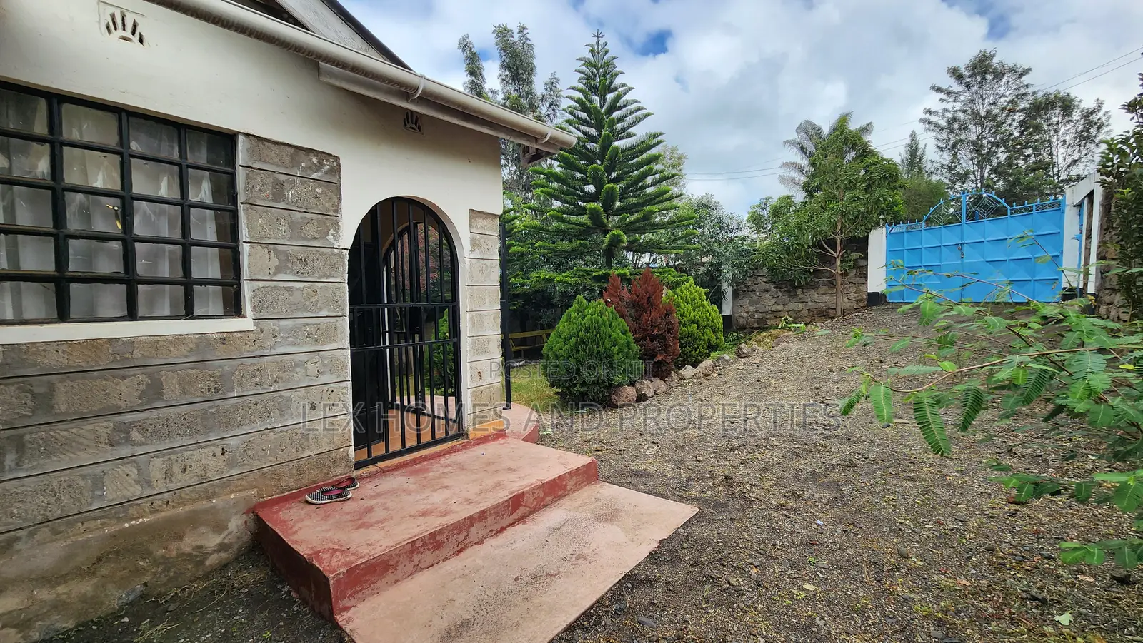 3bdrm Bungalow in Kandisi for sale