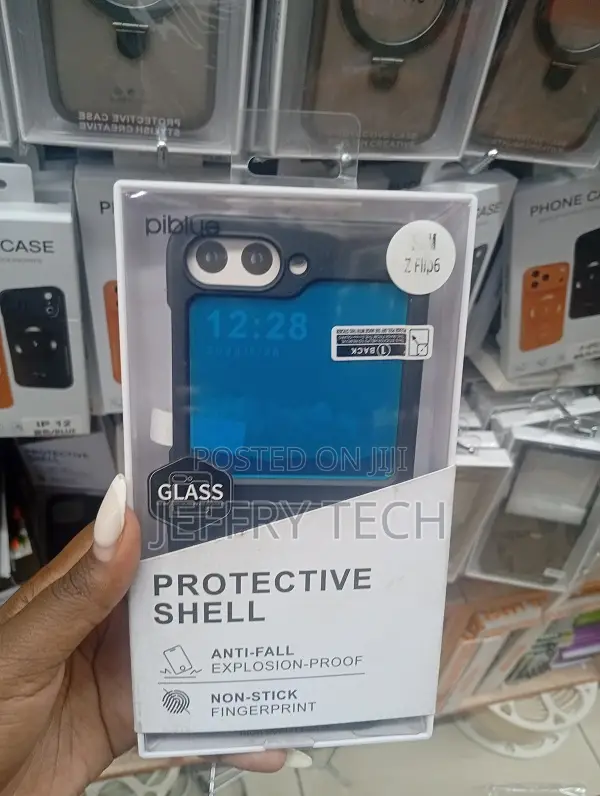 Piblue Protective Shell for a Samsung Galaxy Z Flip5 Smartphone.