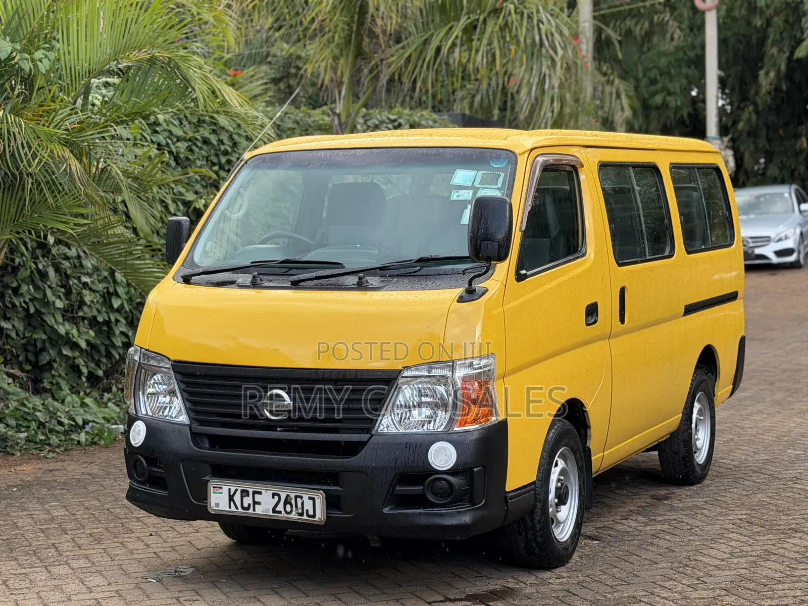 Nissan Caravan (Urvan) 2008 Yellow